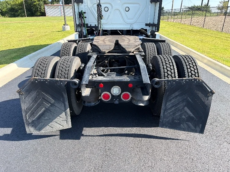 2021 Freightliner Cascadia in Shreveport, LA — photo 6