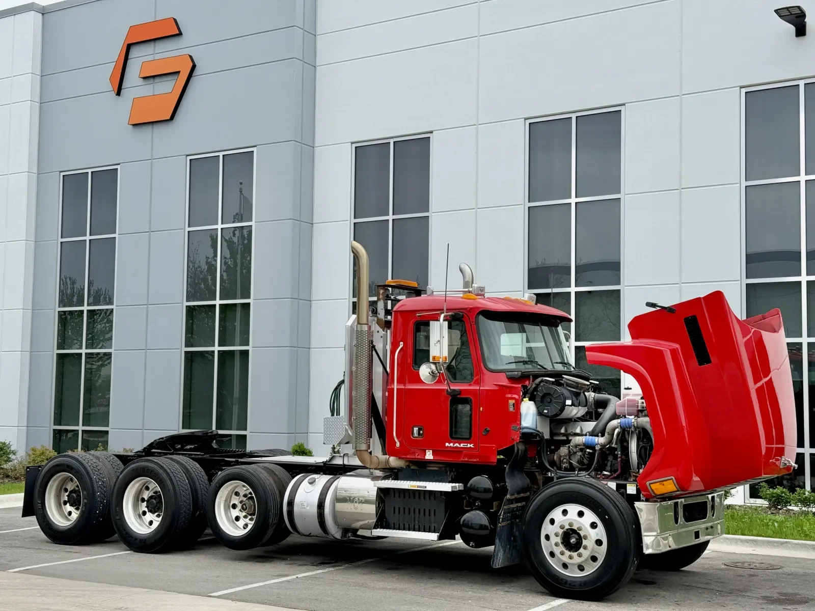 2013 Mack Pinnacle in New Lenox, IL — photo 9