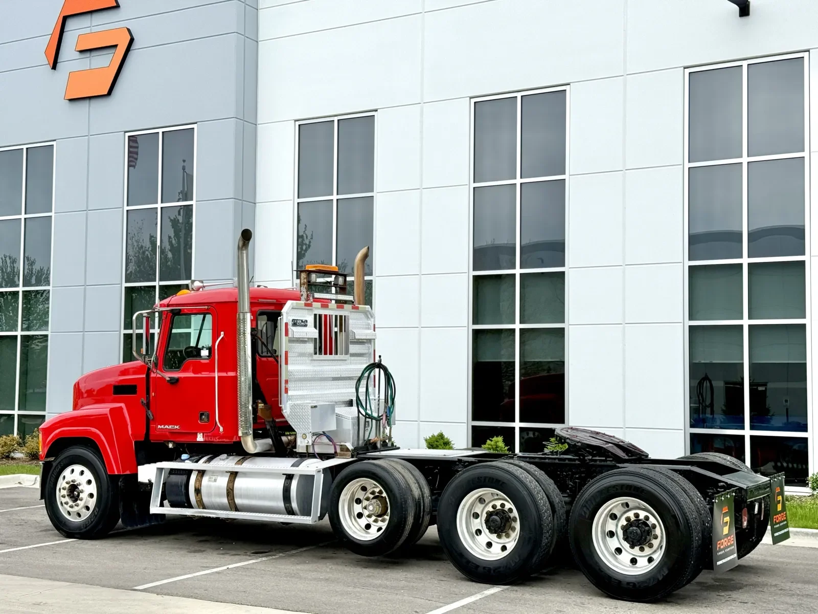 2013 Mack Pinnacle in New Lenox, IL — photo 6