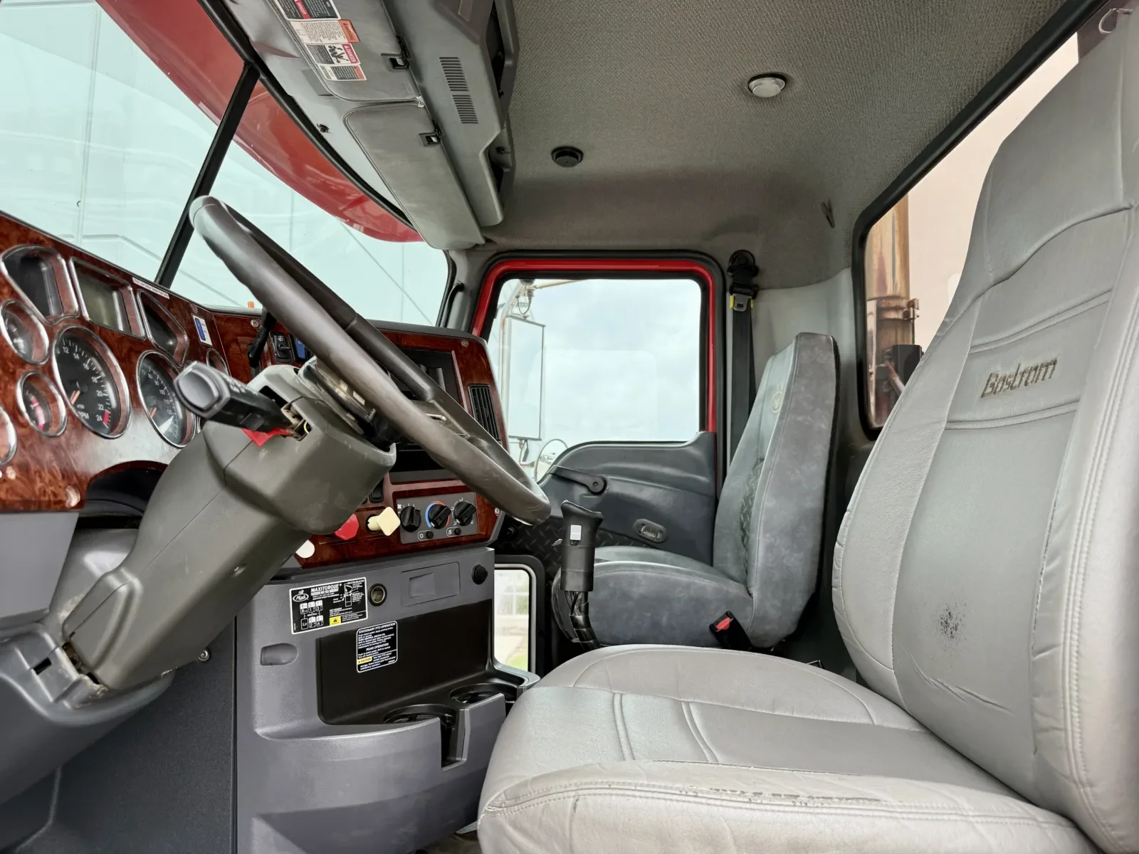 2013 Mack Pinnacle in New Lenox, IL — photo 14