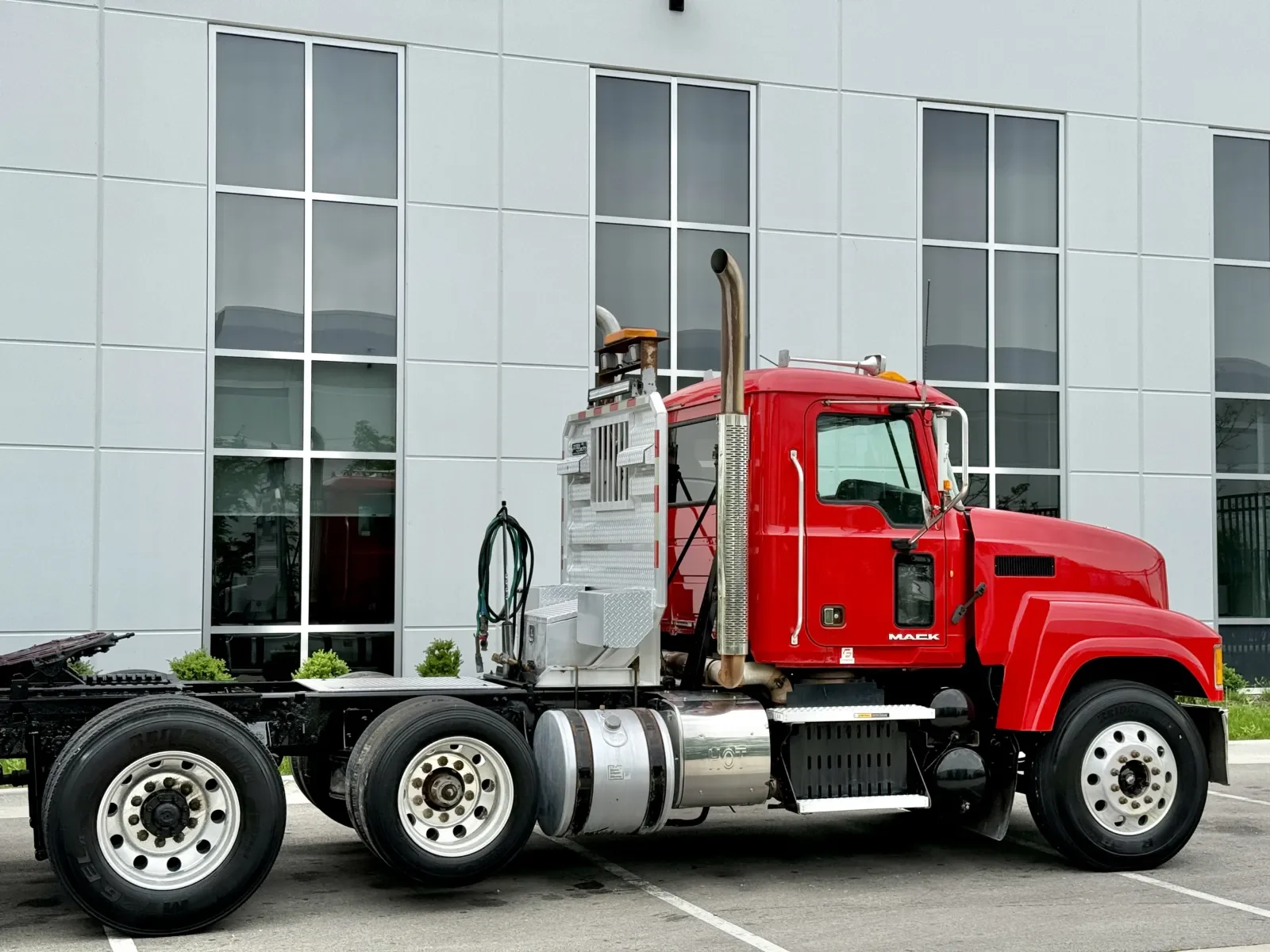 2013 Mack Pinnacle in New Lenox, IL — photo 7