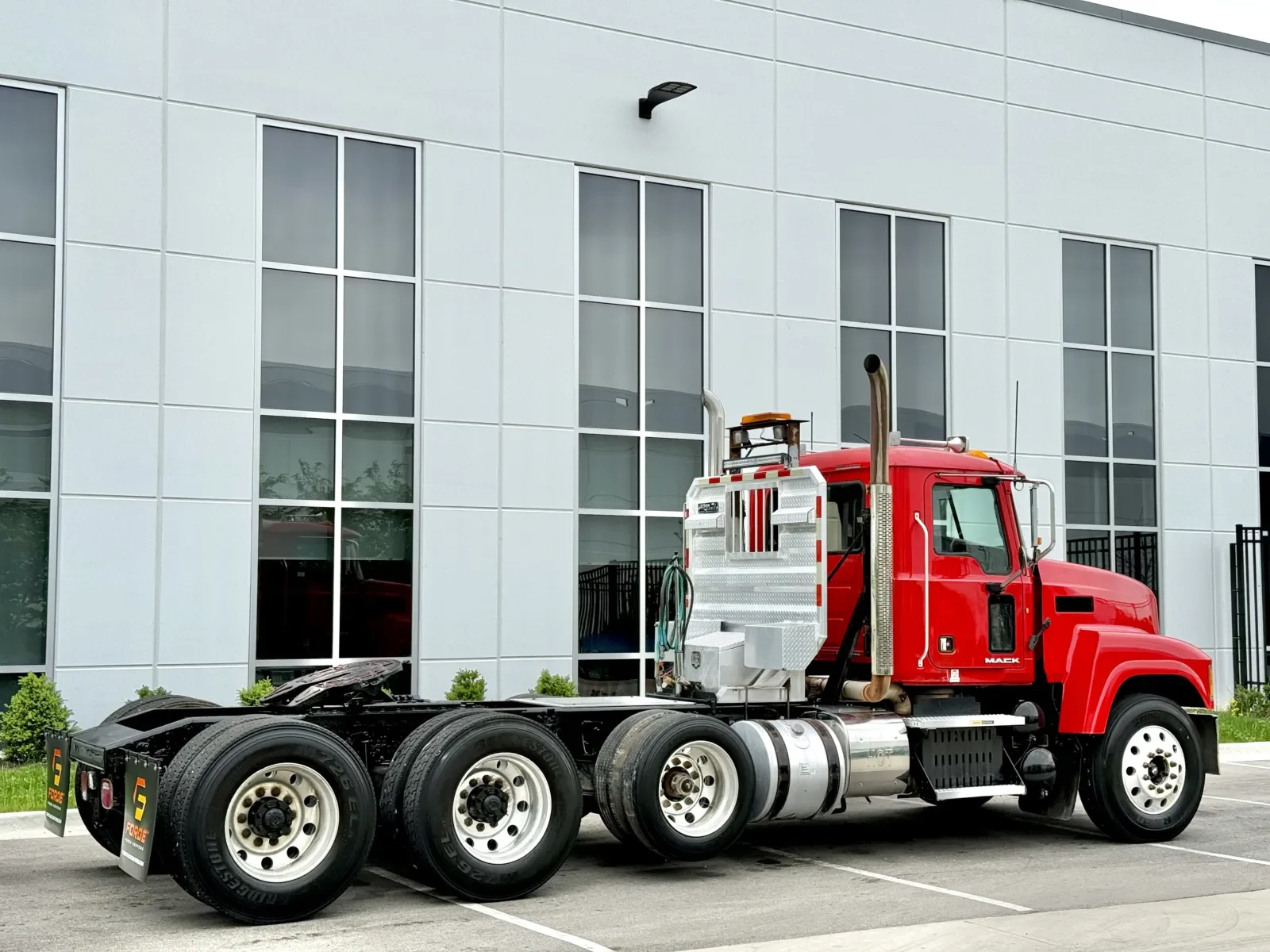 2013 Mack Pinnacle in New Lenox, IL — photo 5