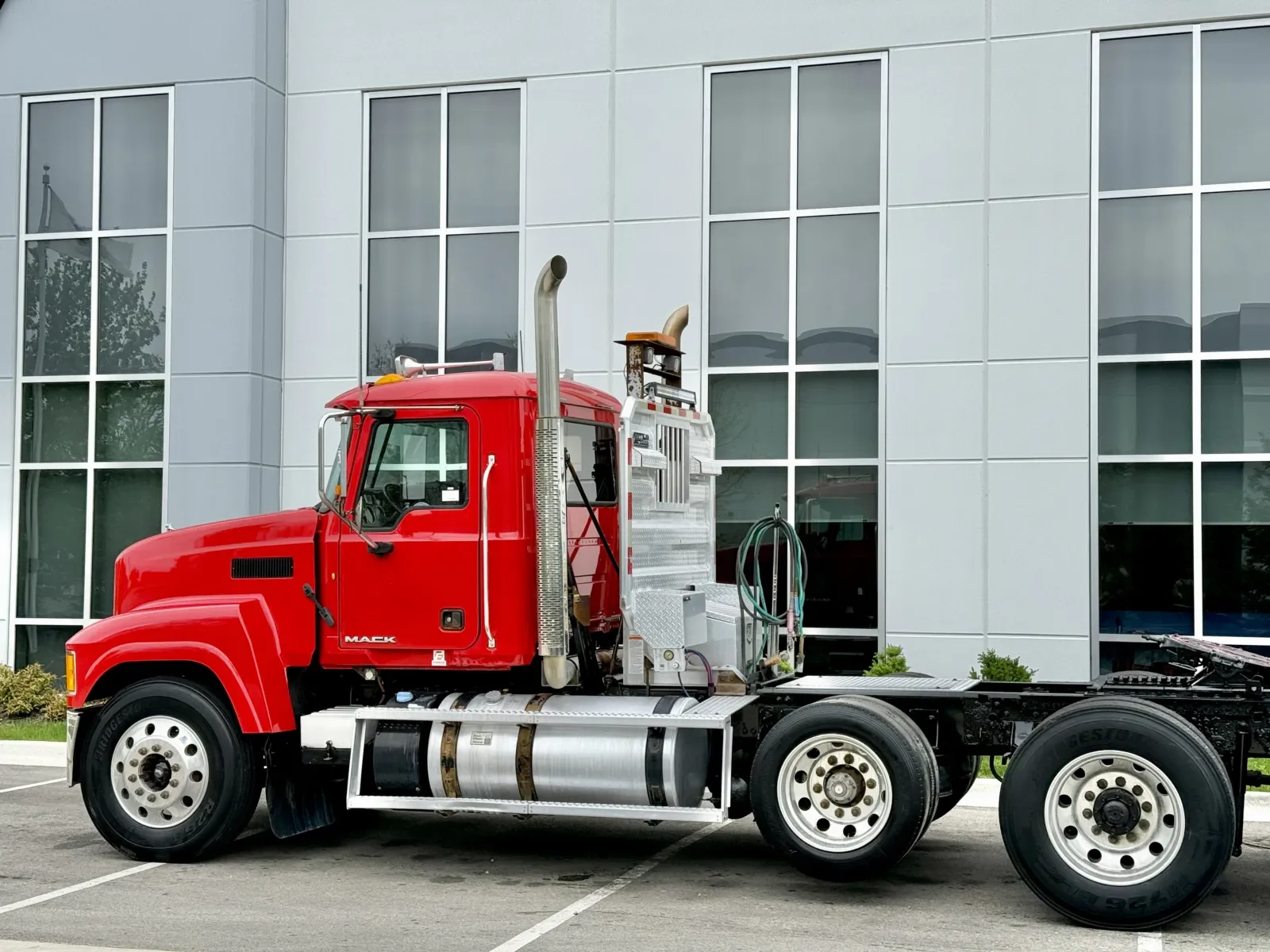 2013 Mack Pinnacle in New Lenox, IL — photo 8