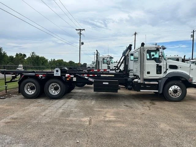 2026 Mack — photo 2