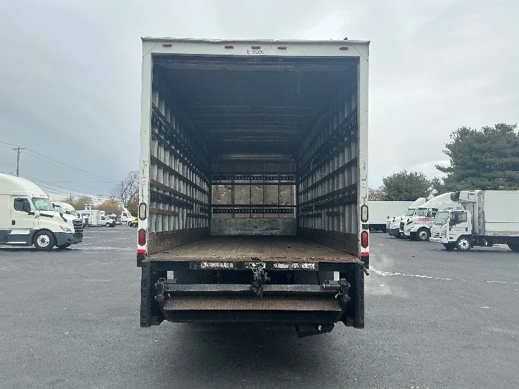 2012 Hino 268 - image 8