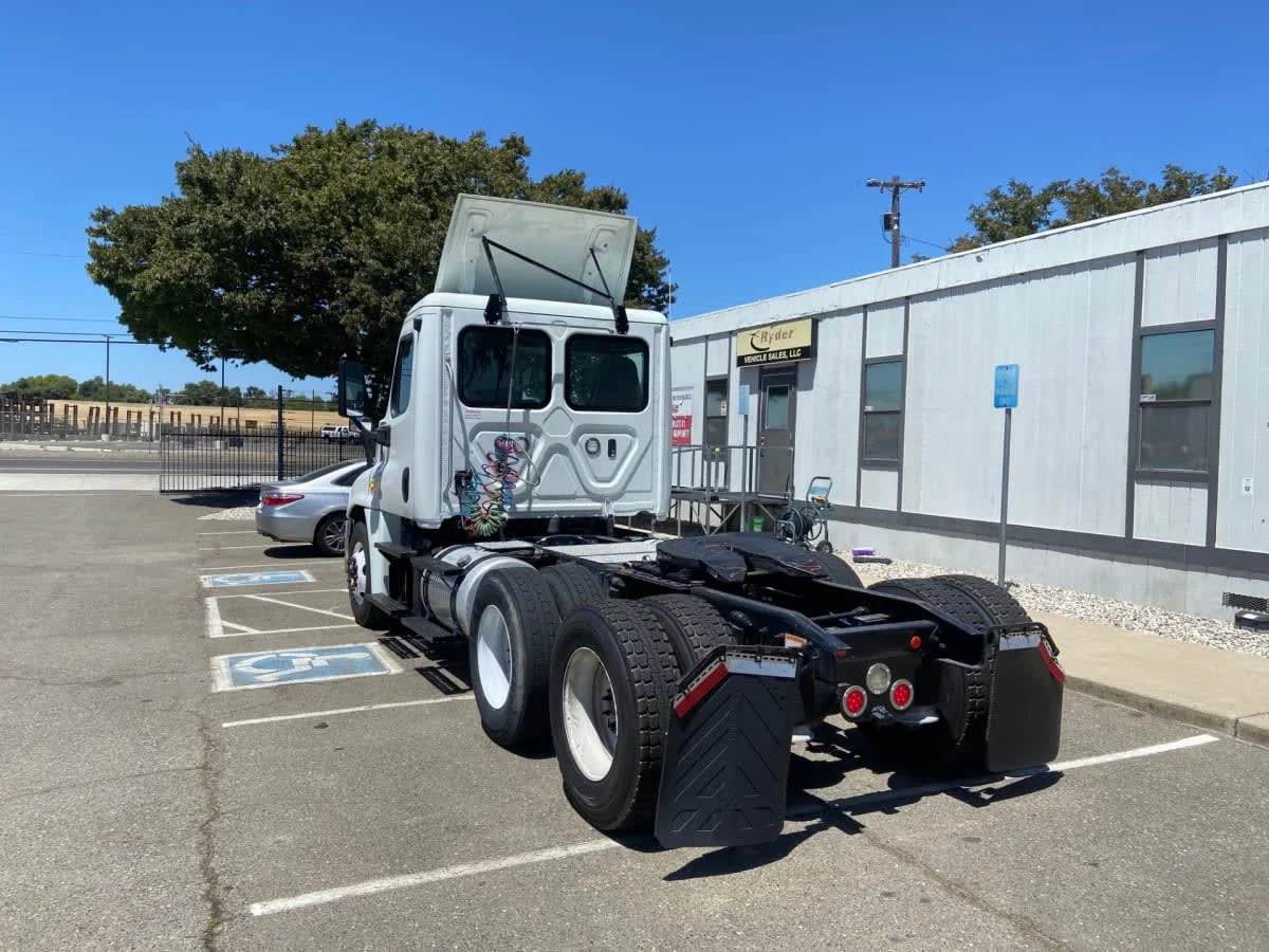 2019 Freightliner Cascadia in West Sacramento, CA — photo 6