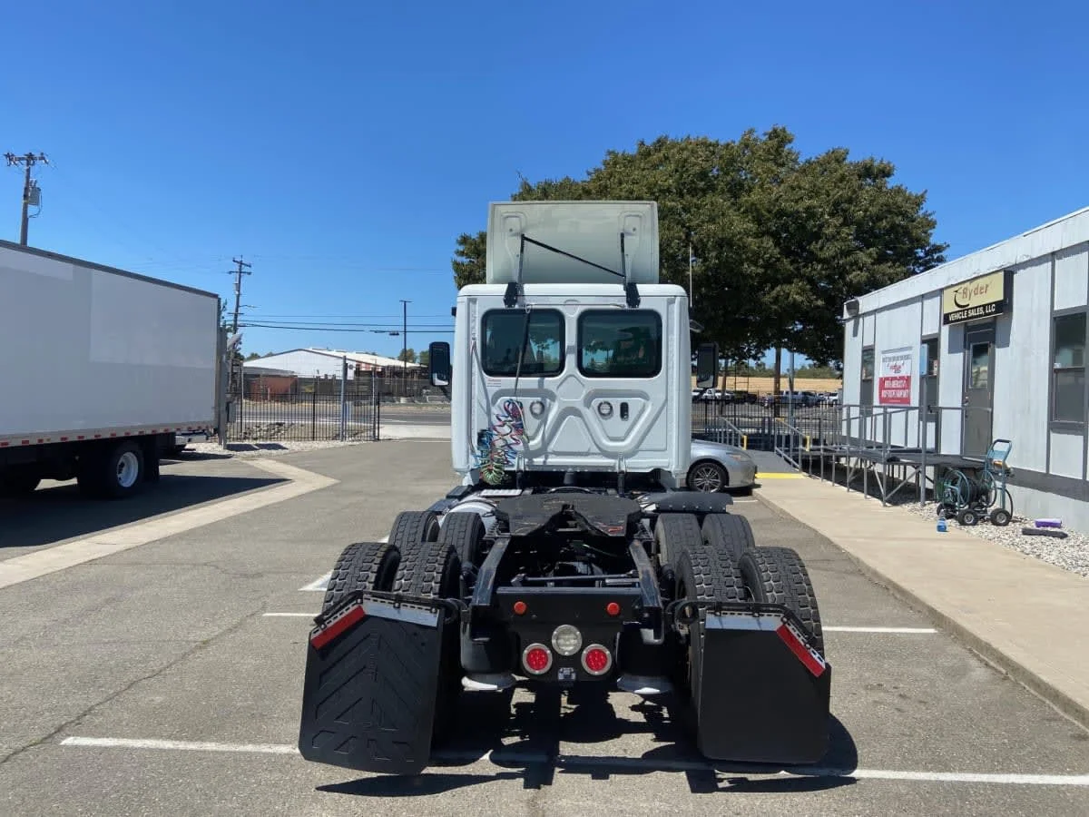 2019 Freightliner Cascadia in West Sacramento, CA — photo 5