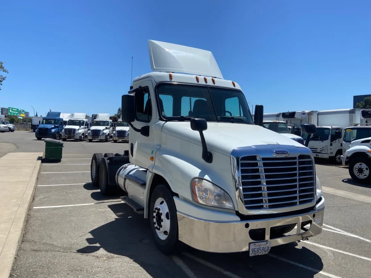 2019 Freightliner Cascadia in West Sacramento, CA — photo 3