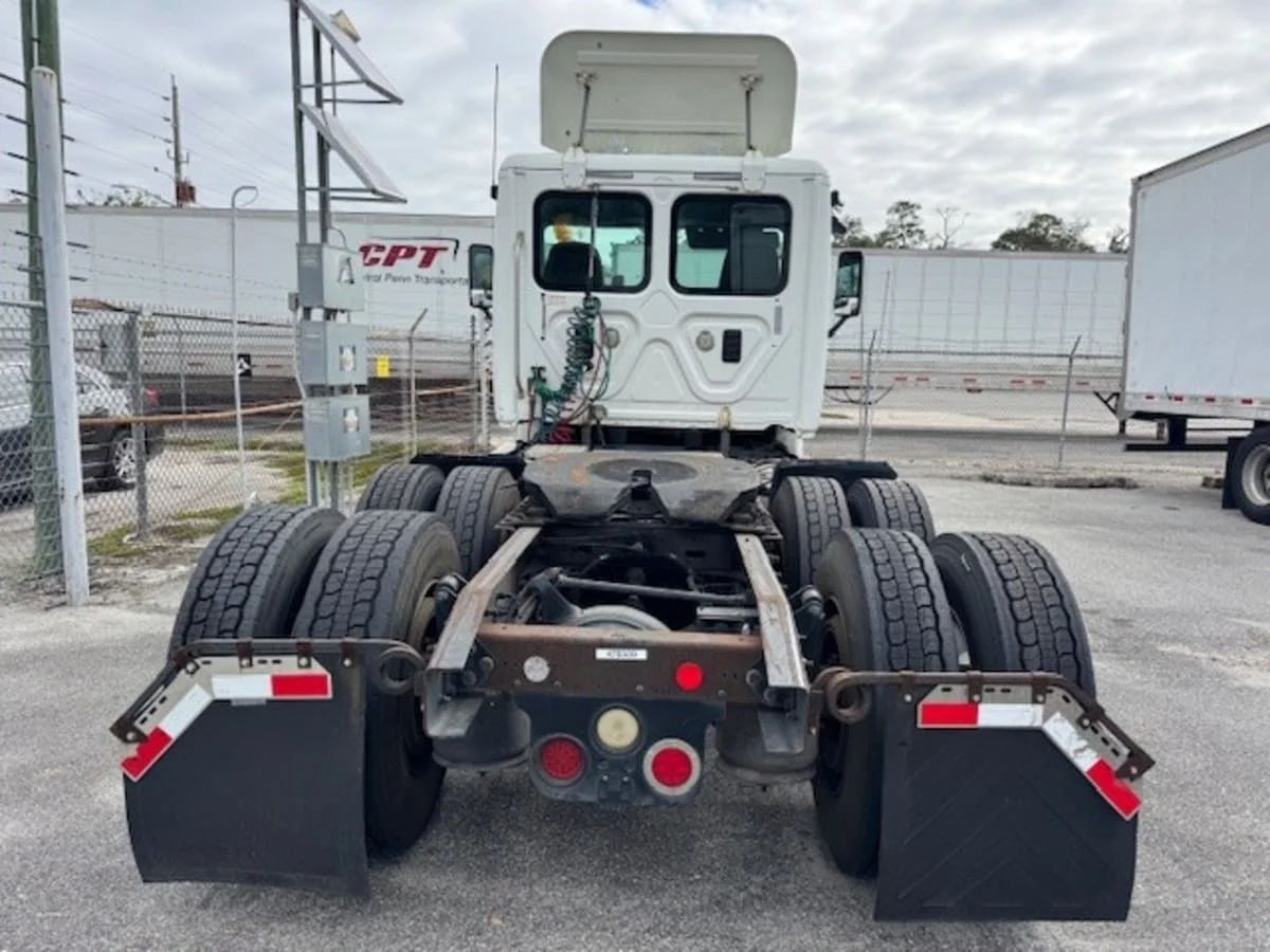 2012 Freightliner Cascadia - image 5