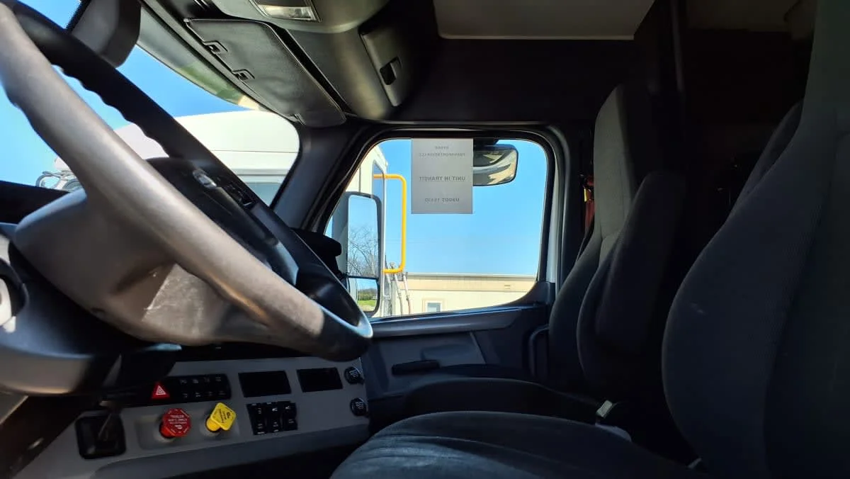 2020 Freightliner Cascadia - image 7