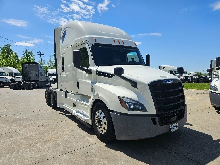 2020 Freightliner Cascadia in Moberly, MO