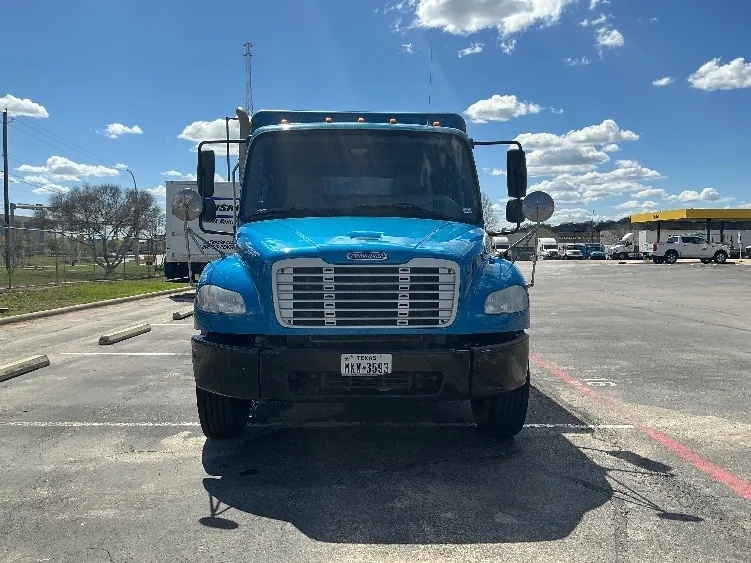 2020 Freightliner M2 106 - image 2