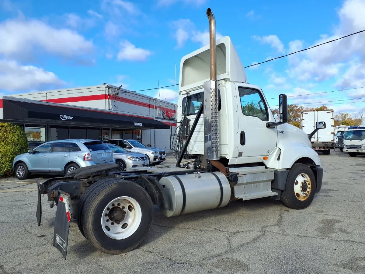 2021 International LT in Warwick, RI — photo 4