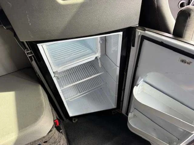 2023 Volvo VNL 860 - image 24