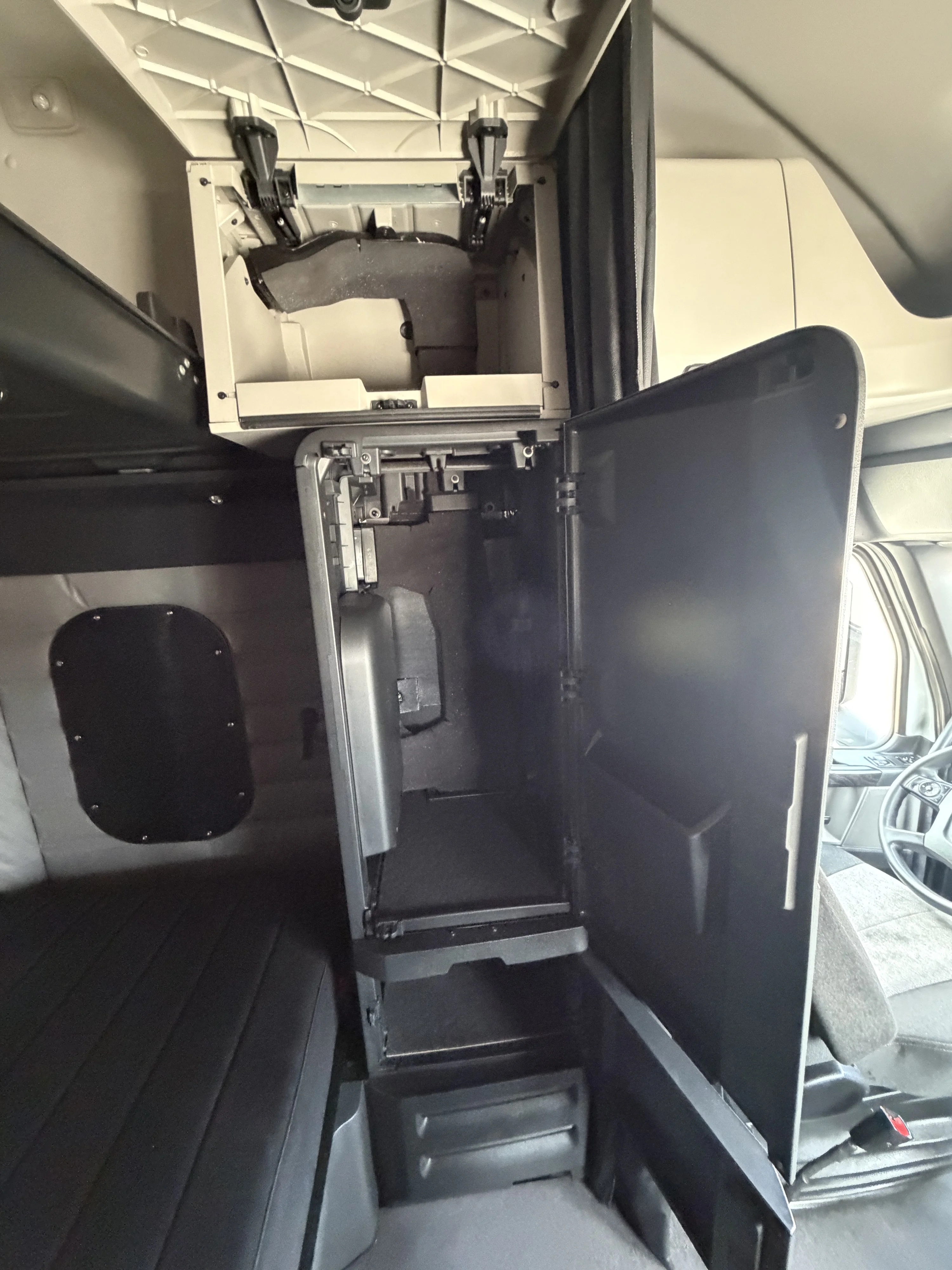 2023 Freightliner Cascadia in Houston, TX — photo 17