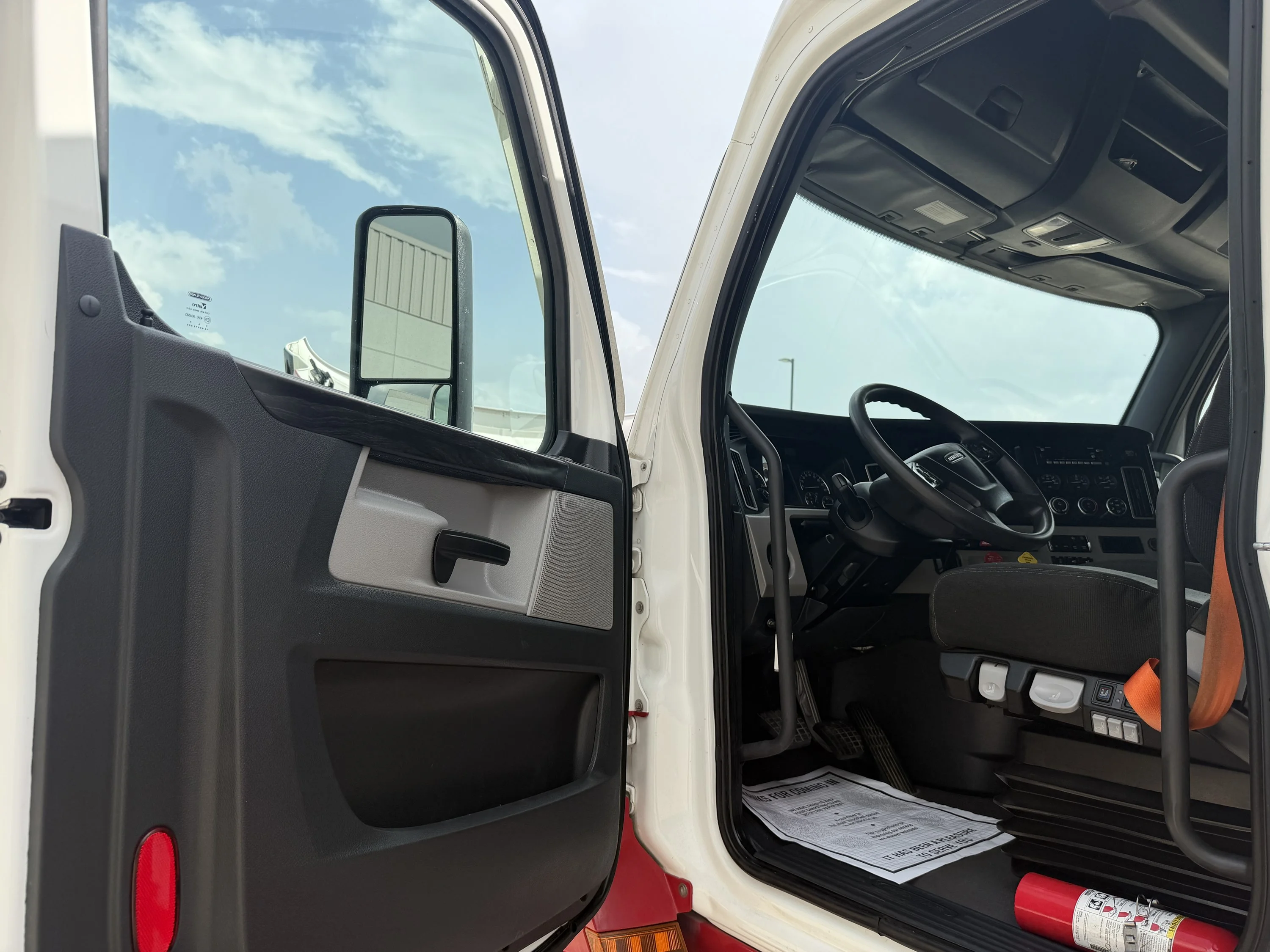 2023 Freightliner Cascadia in Houston, TX — photo 9