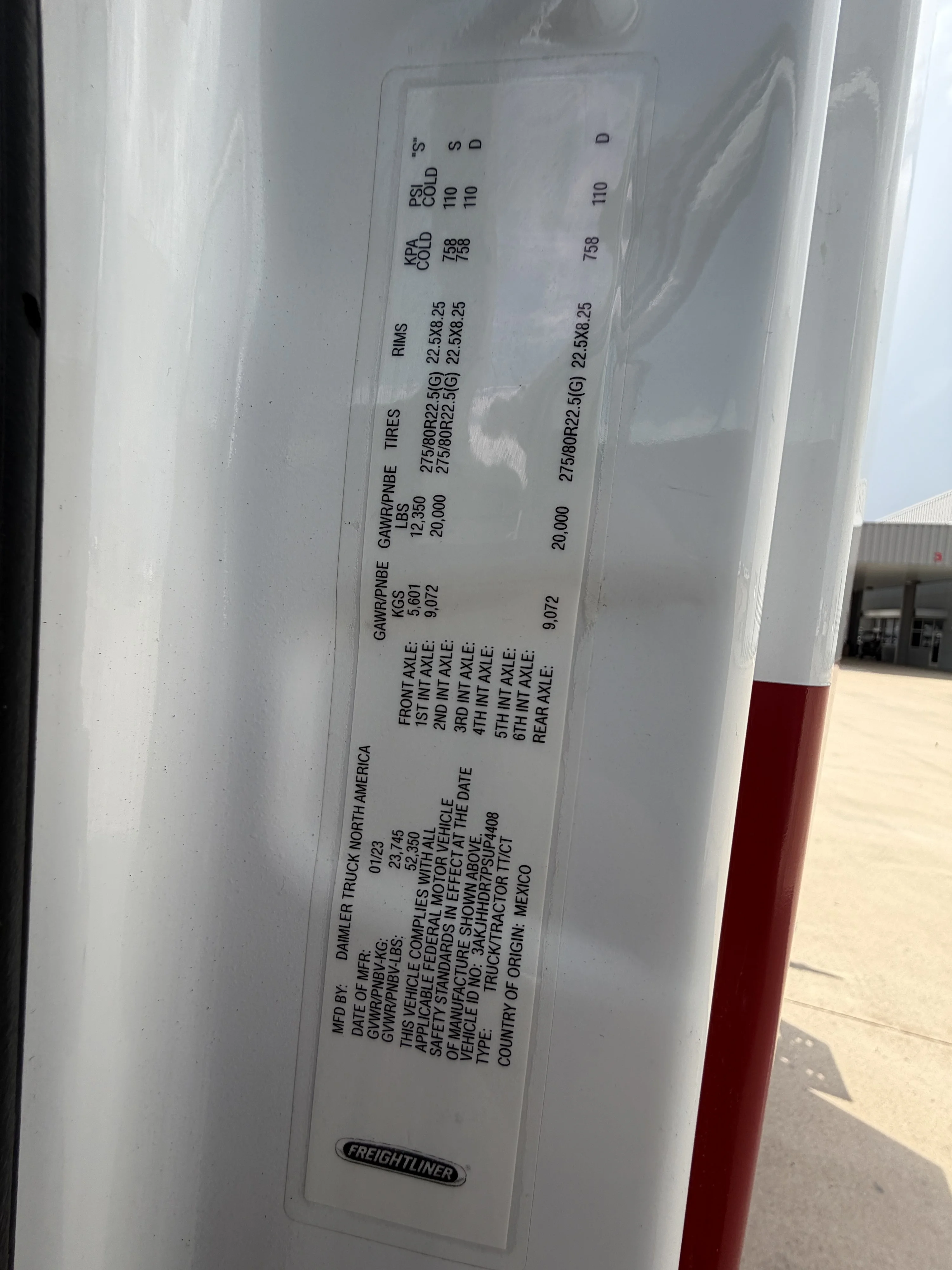 2023 Freightliner Cascadia in Houston, TX — photo 18