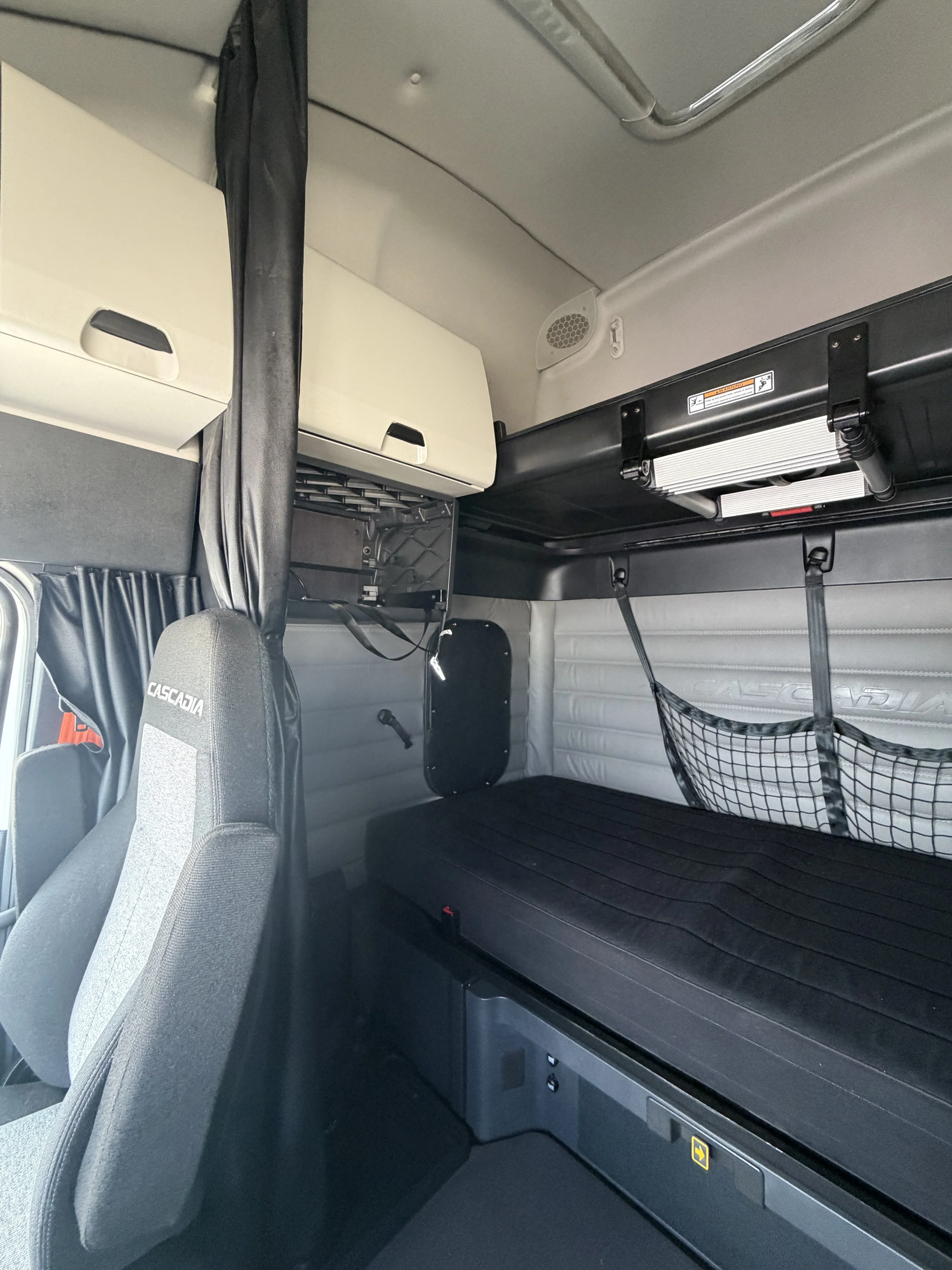 2023 Freightliner Cascadia in Houston, TX — photo 15