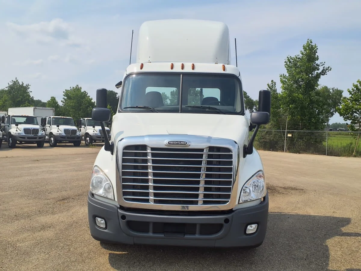 2019 Freightliner Cascadia in Wayland, MI — photo 2