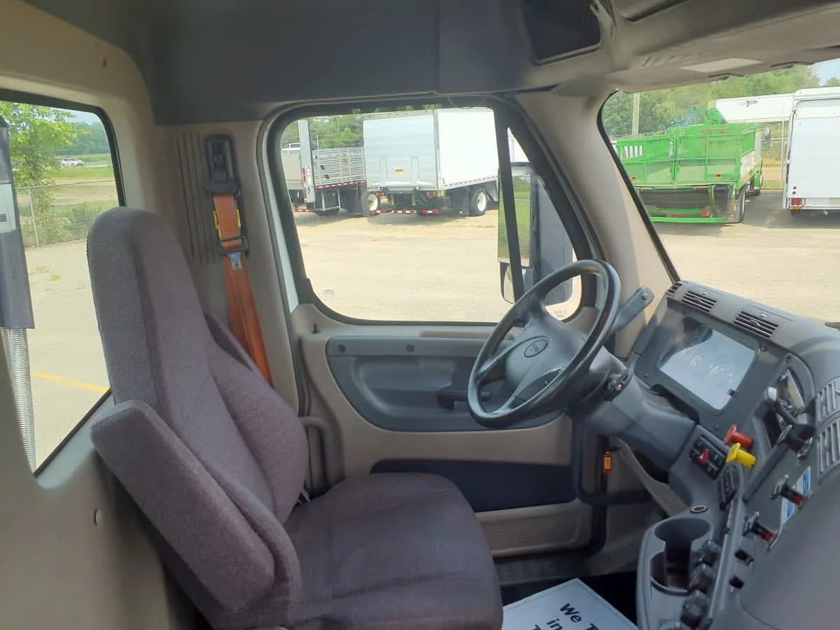 2019 Freightliner Cascadia in Wayland, MI — photo 7