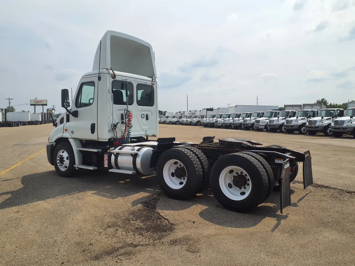 2019 Freightliner Cascadia in Wayland, MI — photo 6