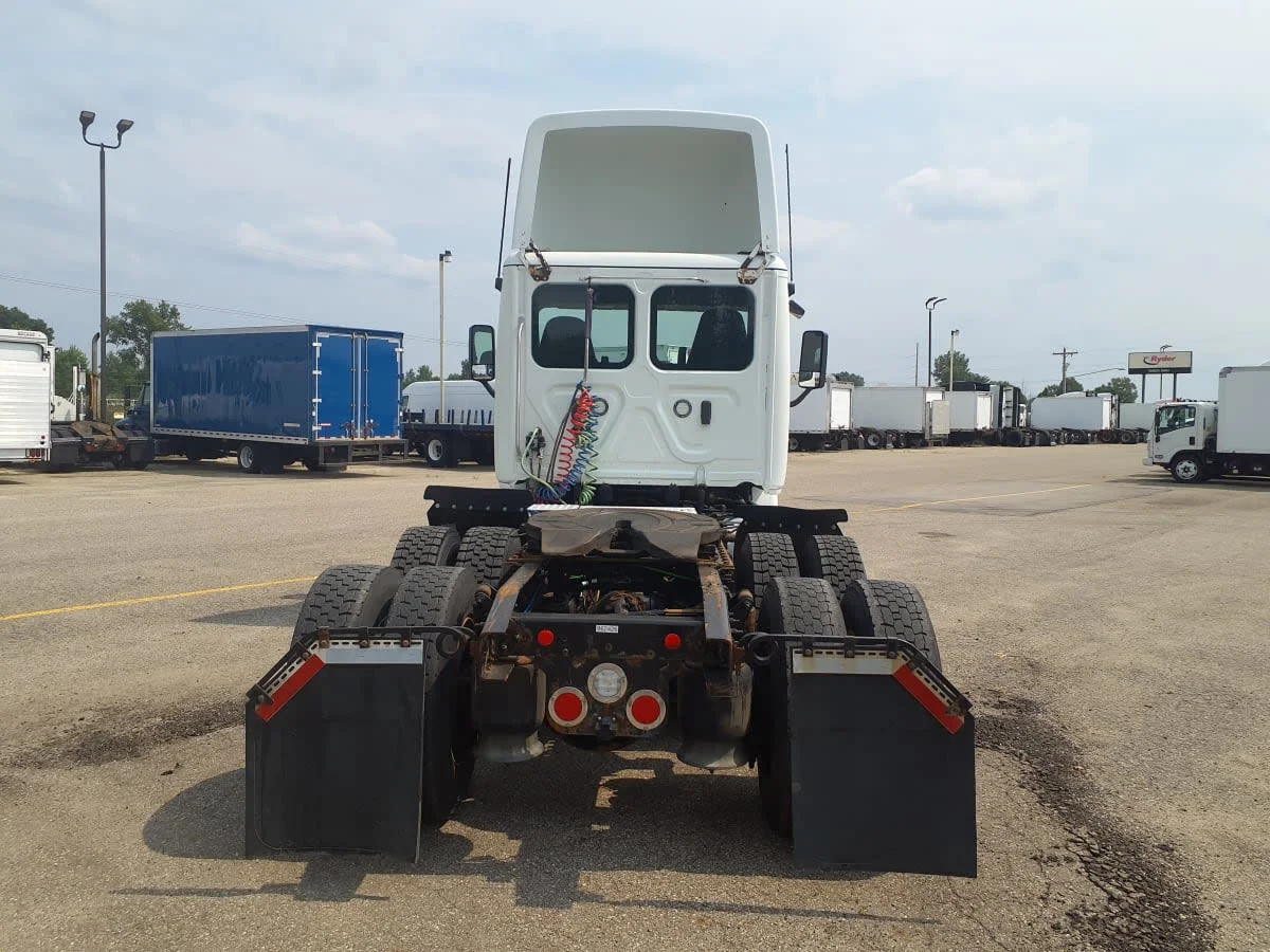 2019 Freightliner Cascadia in Wayland, MI — photo 5