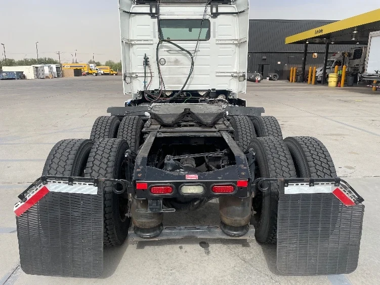 2020 Volvo VNR 640 in Phoenix, AZ — photo 6