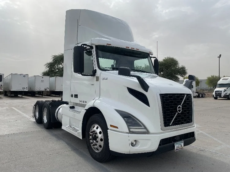 2020 Volvo VNR 640