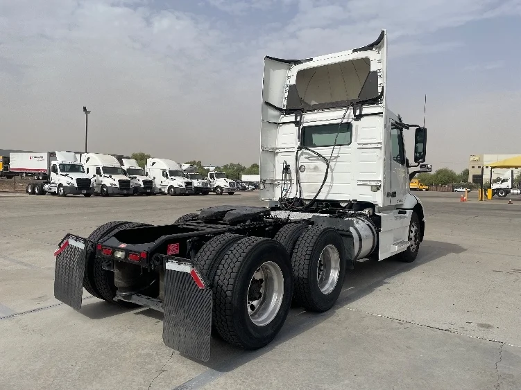 2020 Volvo VNR 640 in Phoenix, AZ — photo 7