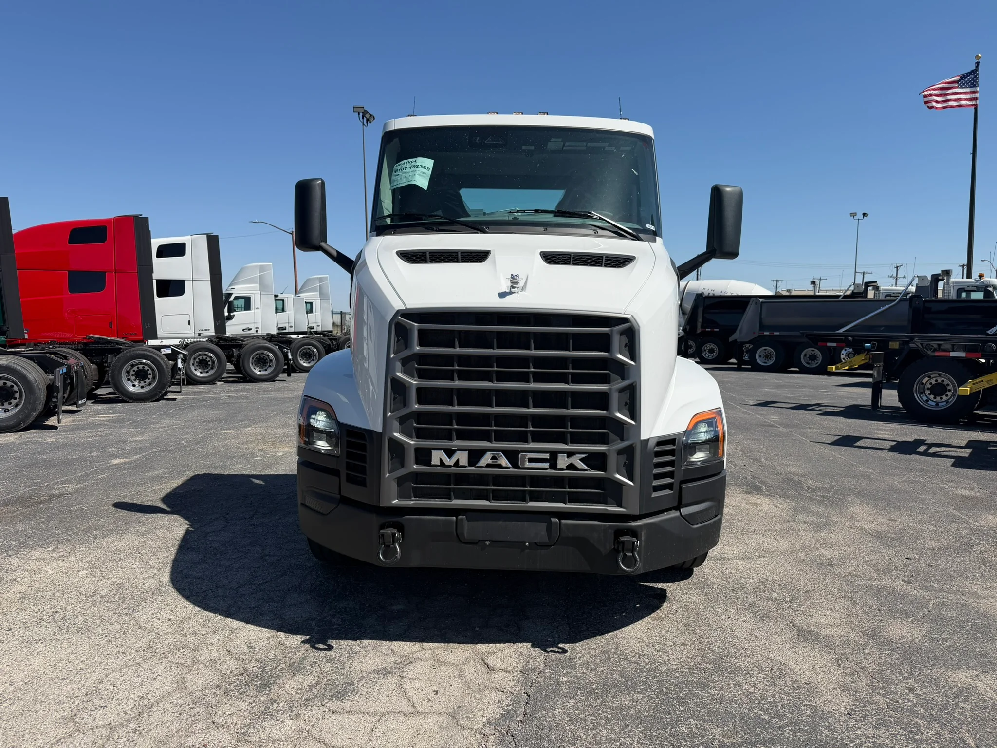 2027 Mack Anthem in Fort Worth, TX — photo 2