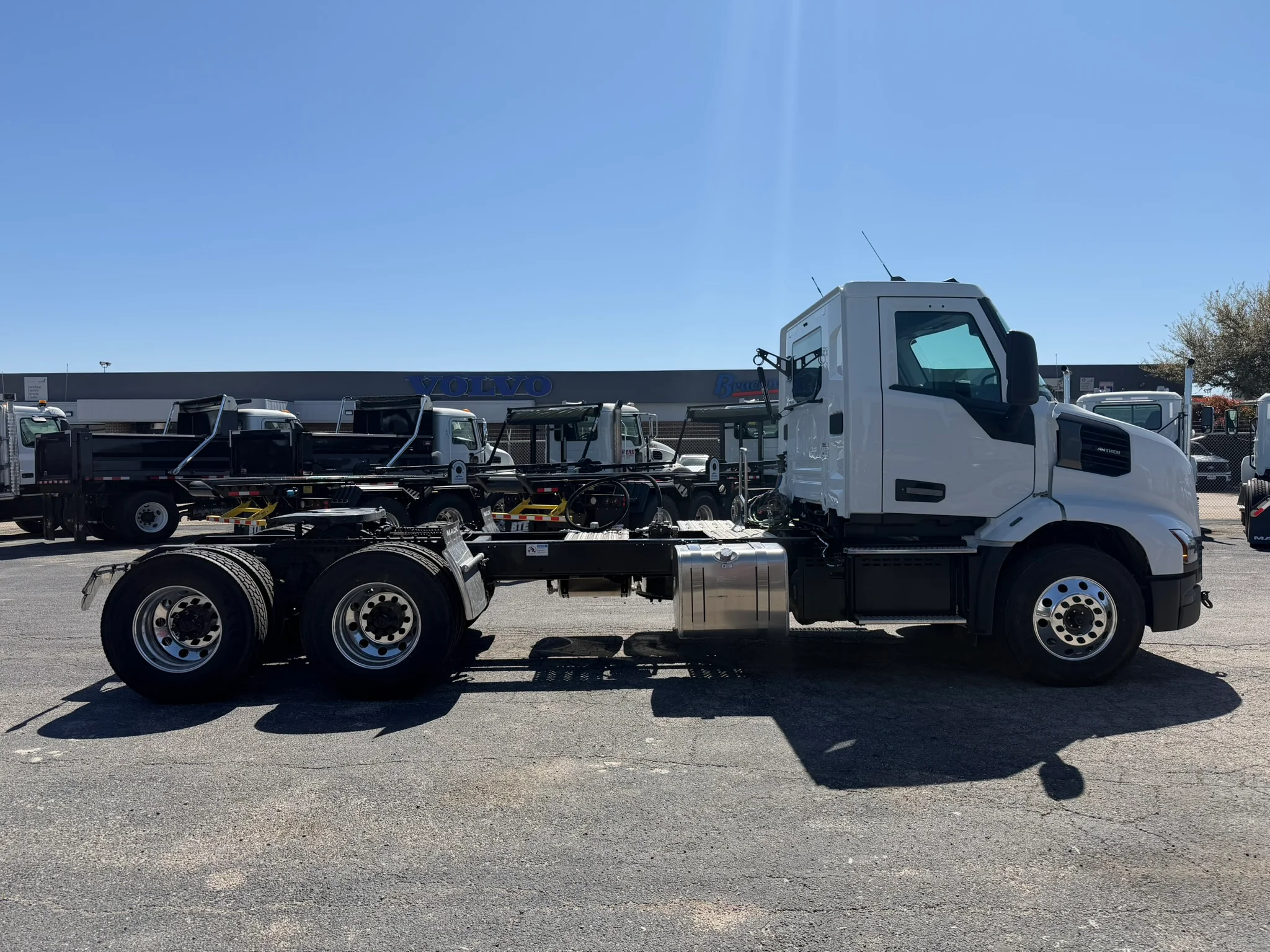 2027 Mack Anthem in Fort Worth, TX — photo 4