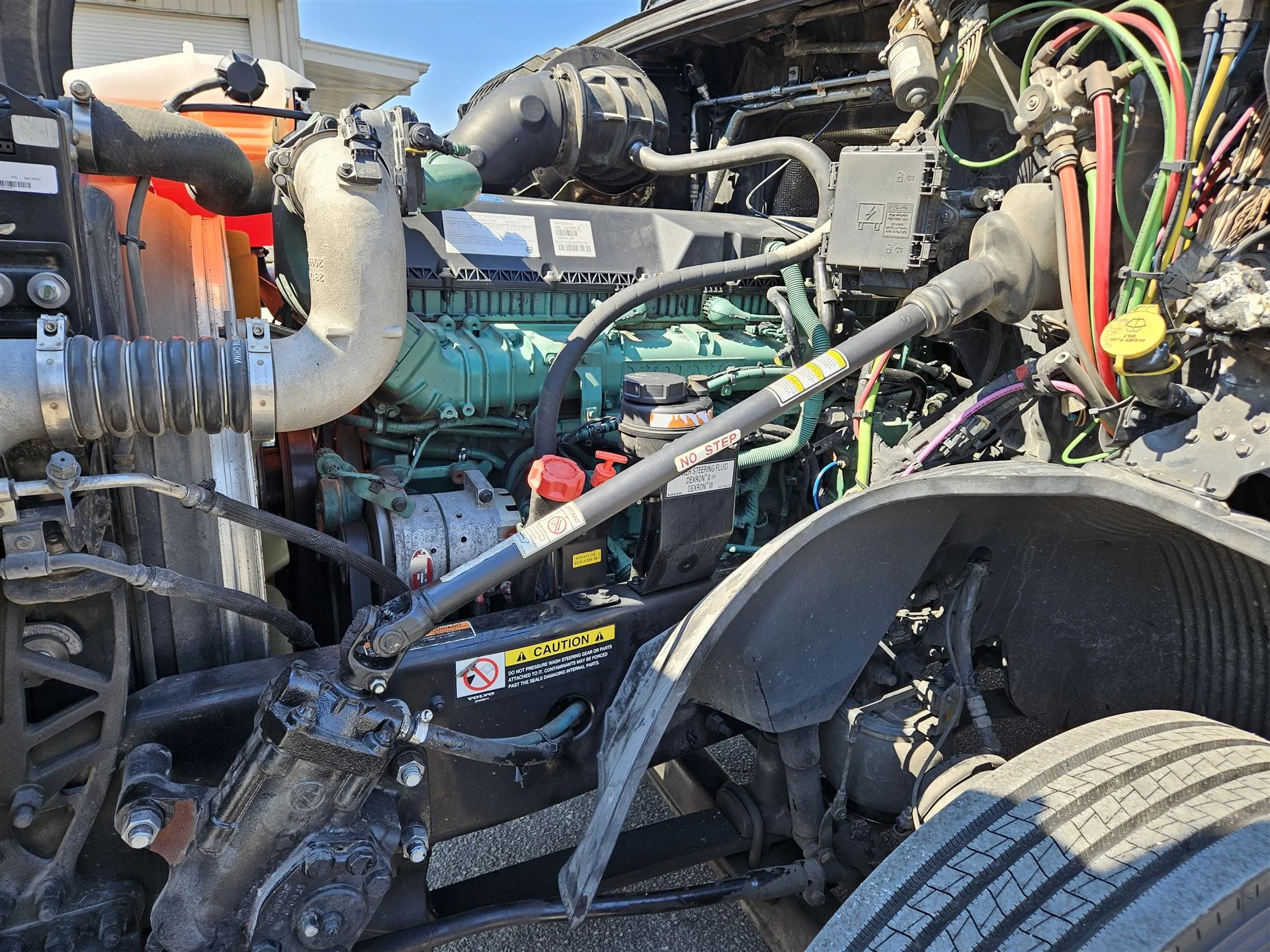 2022 Volvo VNL 760 - image 12