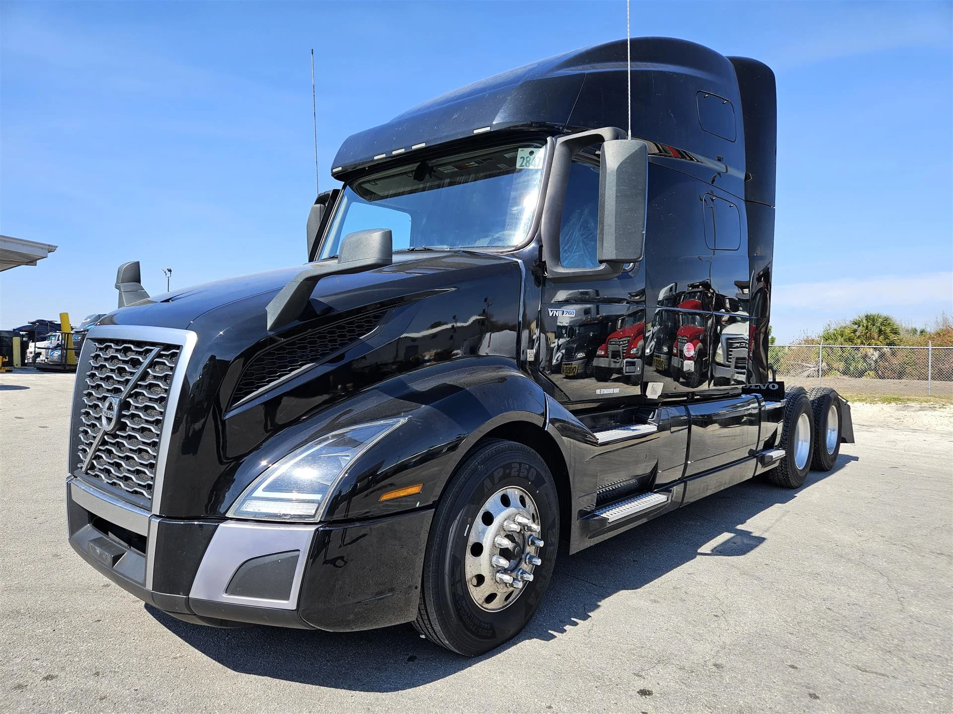 2022 Volvo VNL 760 in Fort Lauderdale, FL