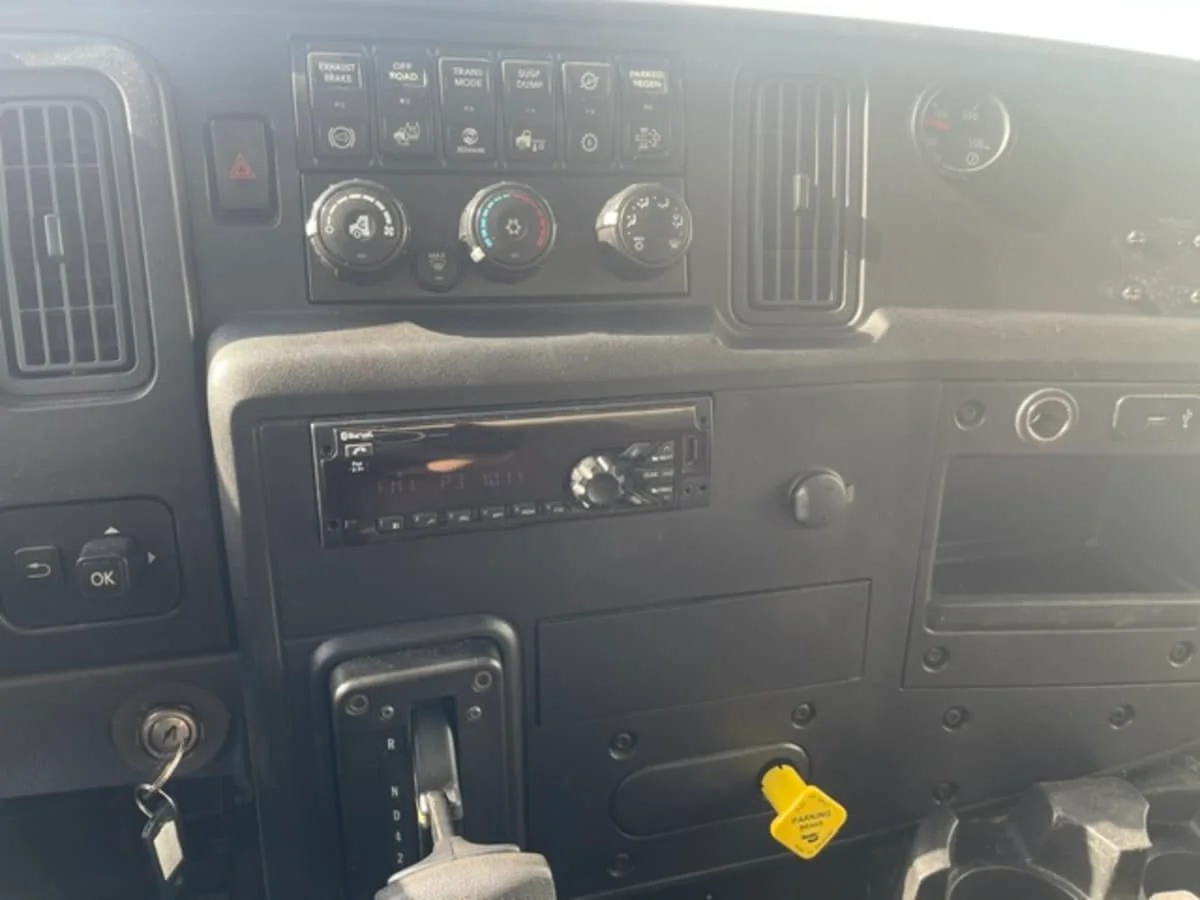 2020 International MV - image 12