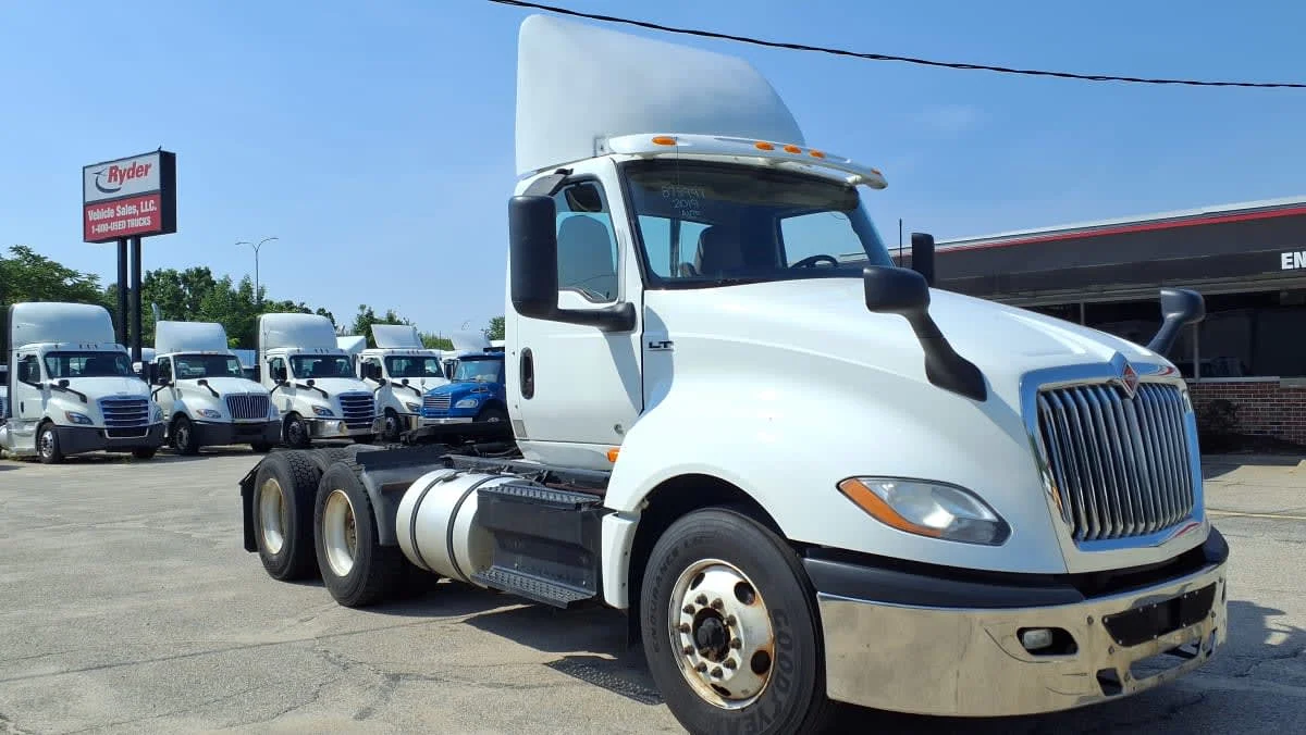 2019 International LT in Warwick, RI — photo 3