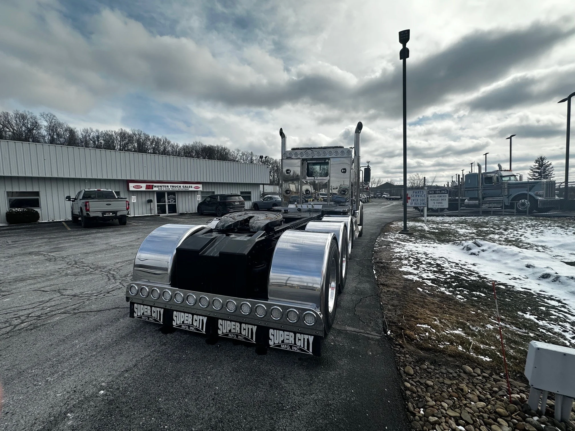 2026 Peterbilt 589 - image 10