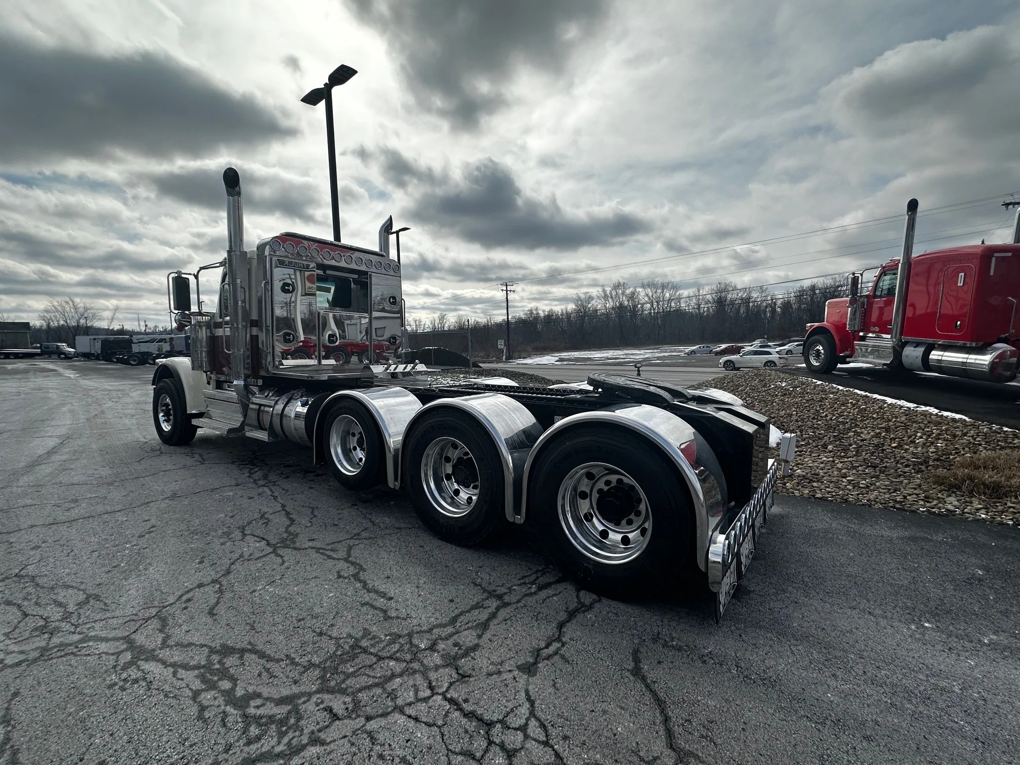2026 Peterbilt 589 - image 12