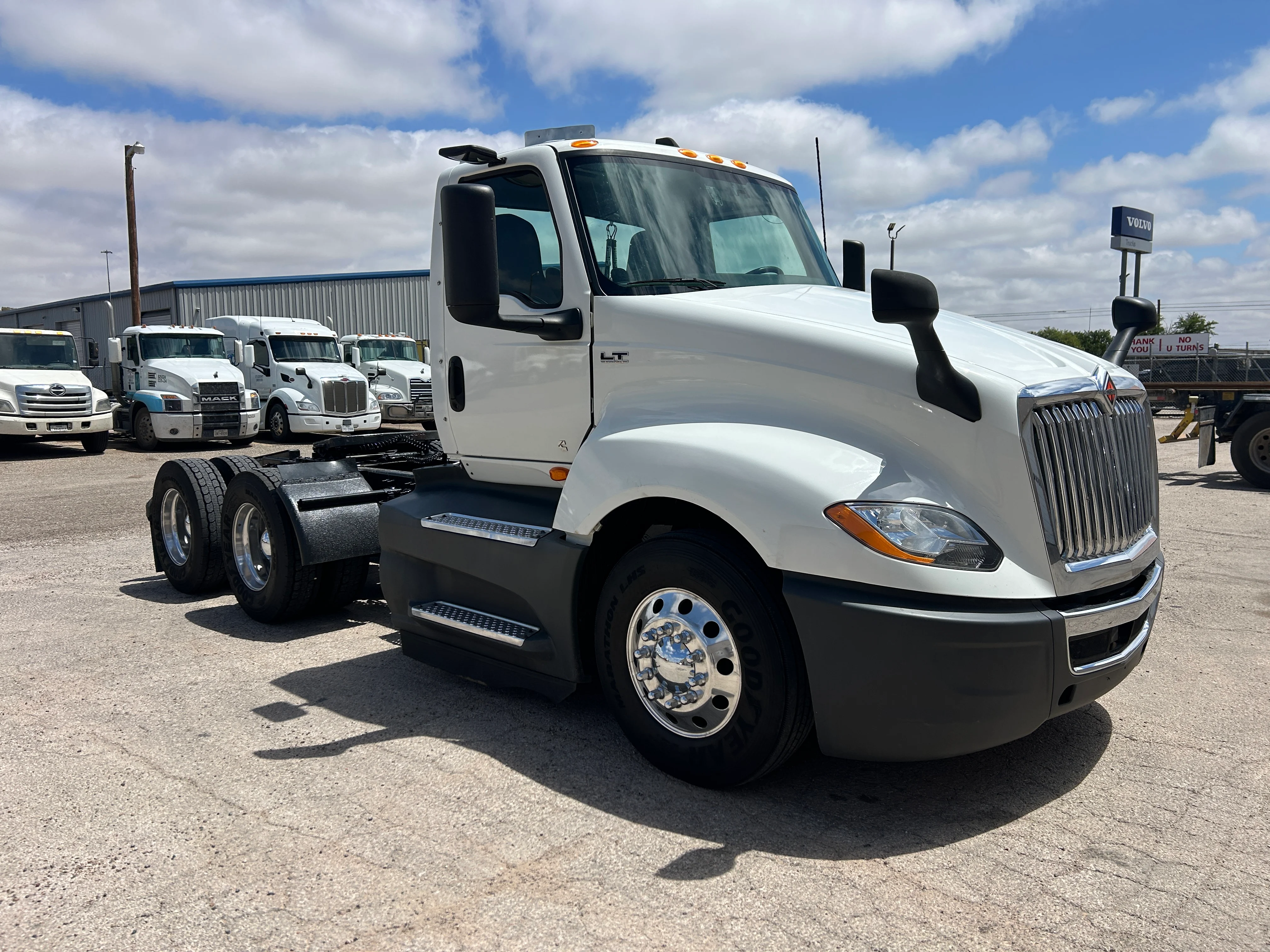 2021 International LT in Odessa, TX — photo 3