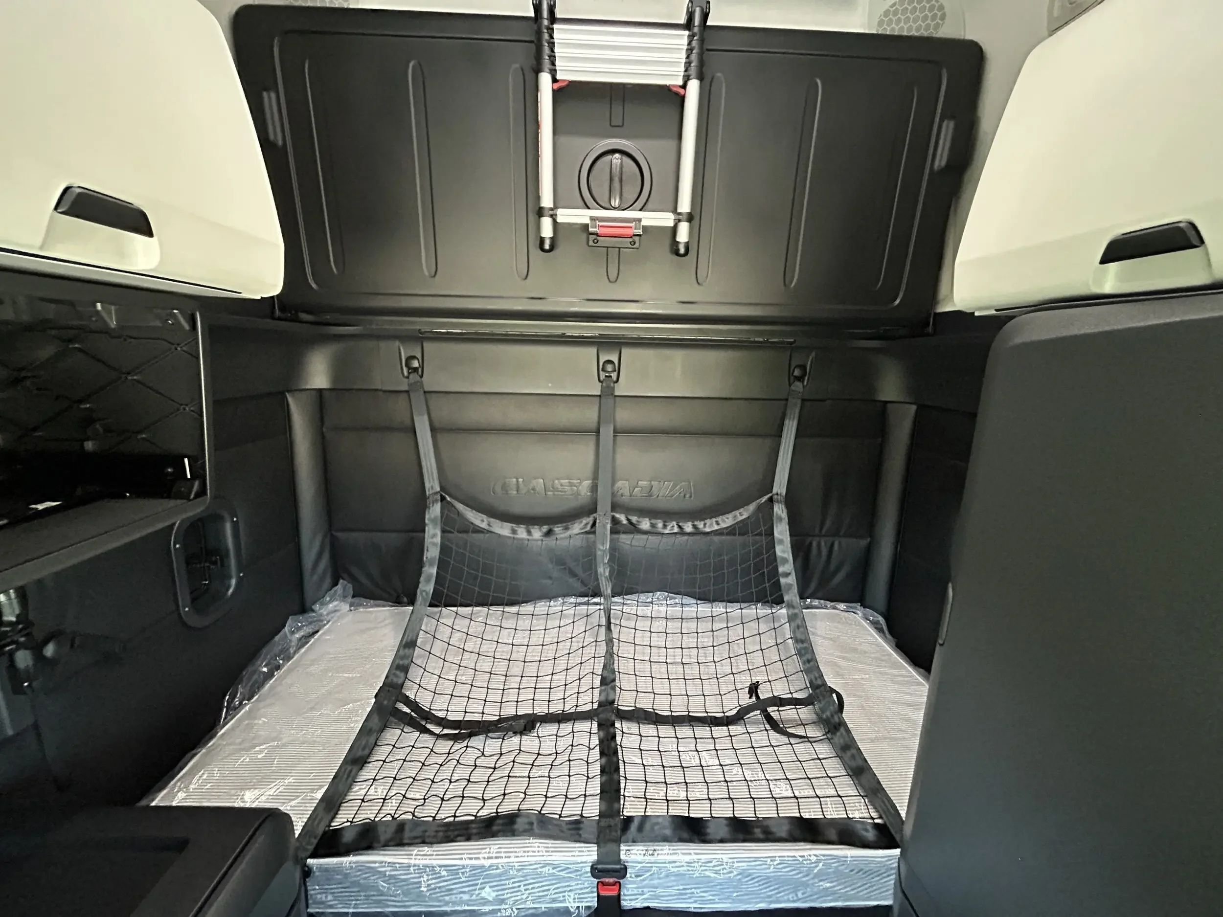 2026 Freightliner Cascadia - image 13