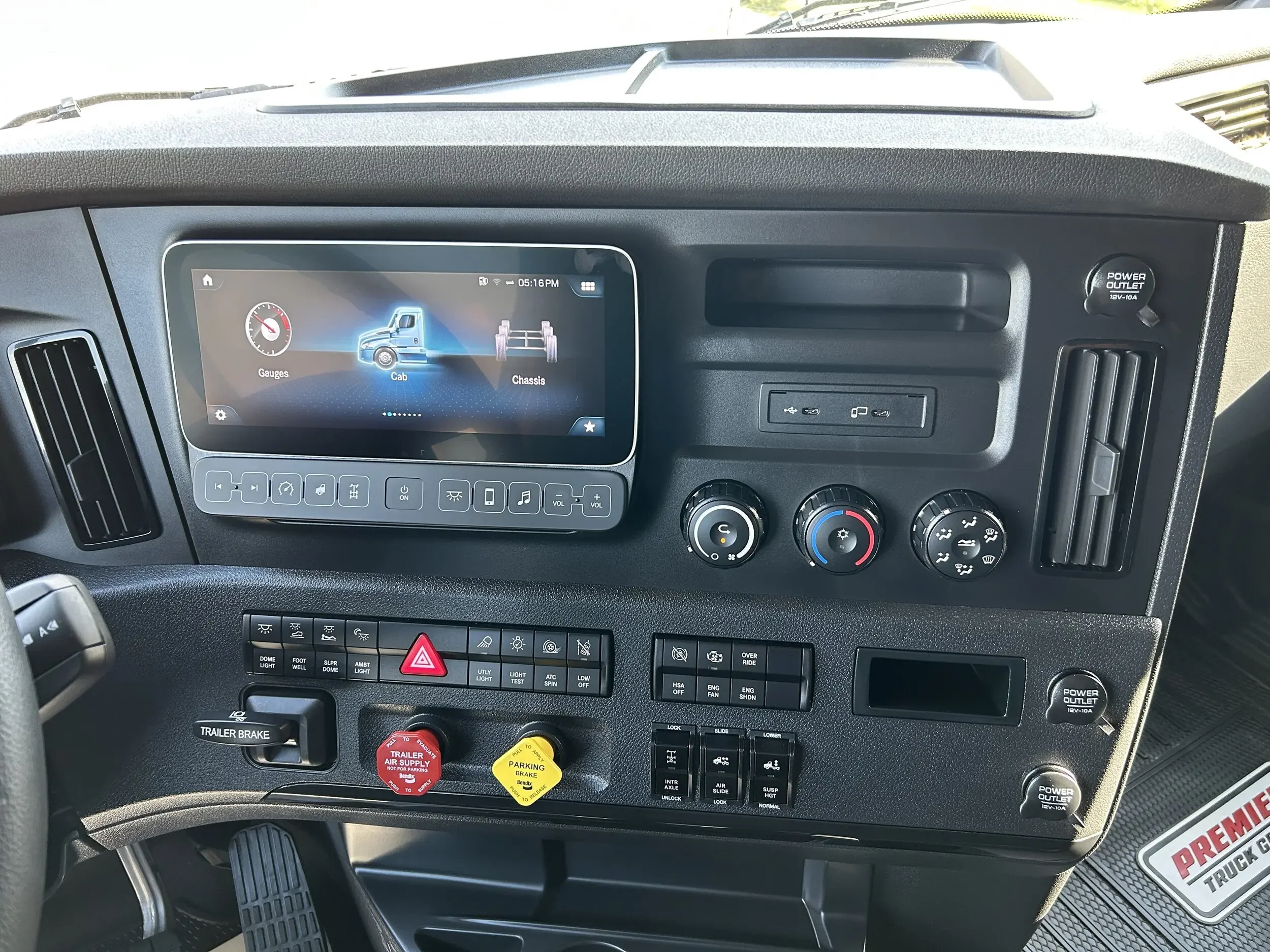 2026 Freightliner Cascadia - image 12