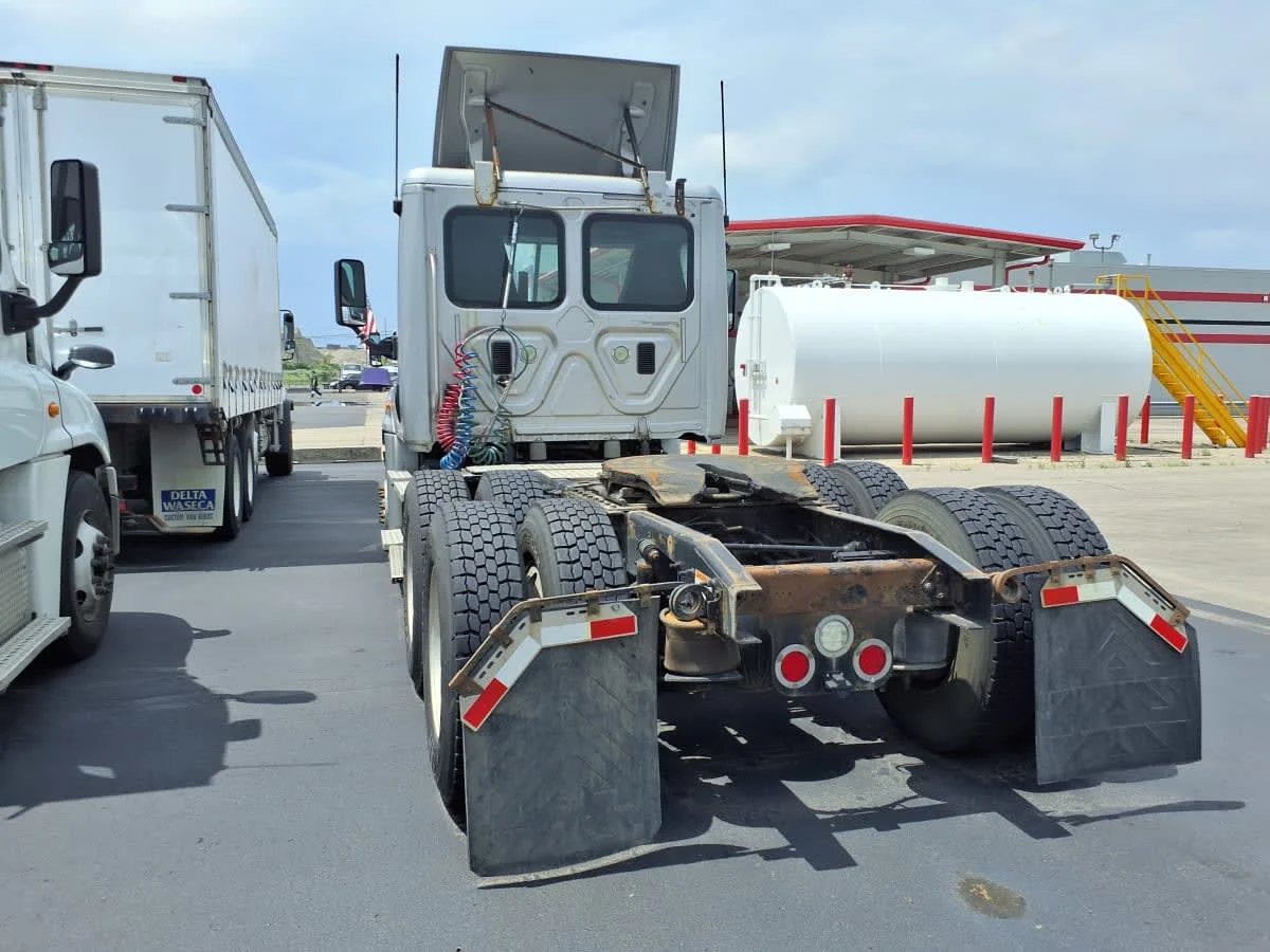 2017 Freightliner Cascadia in Taylor, MI — photo 4