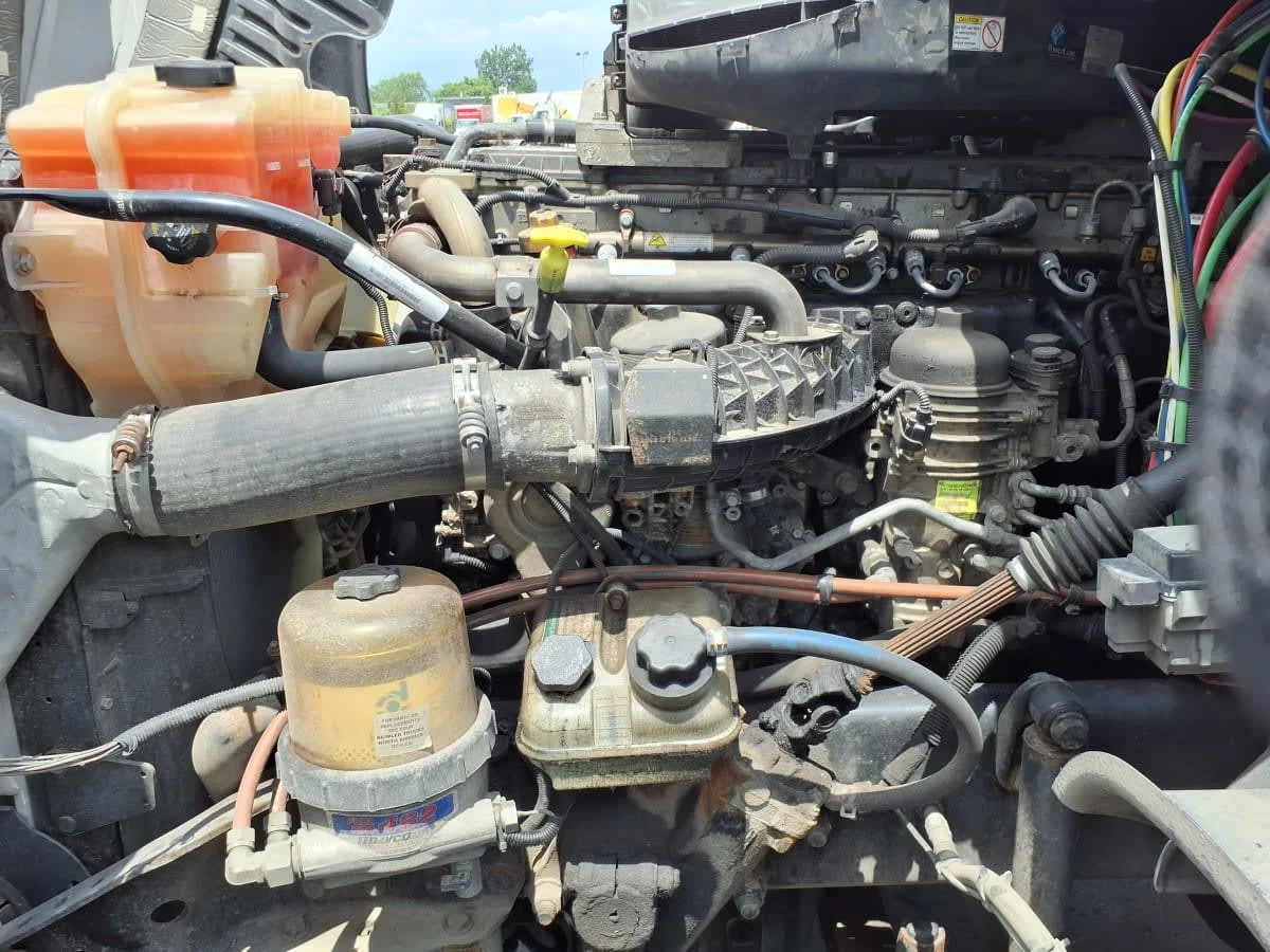 2017 Freightliner Cascadia in Taylor, MI — photo 8