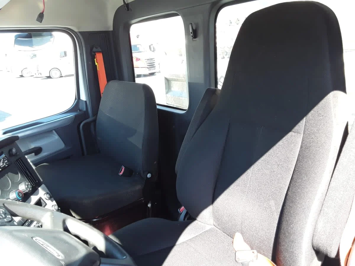 2019 Freightliner Cascadia in Allentown, PA — photo 7
