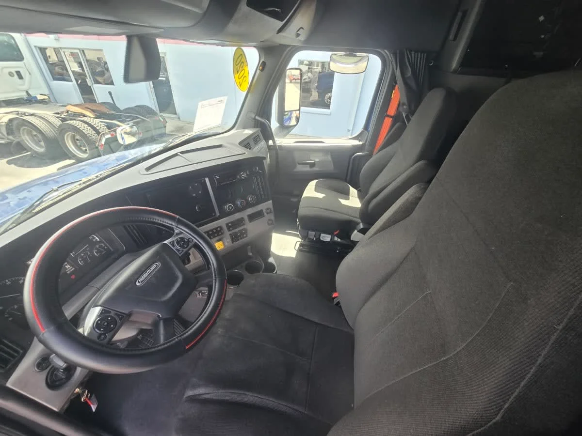 2020 Freightliner Cascadia in Tampa, FL — photo 7