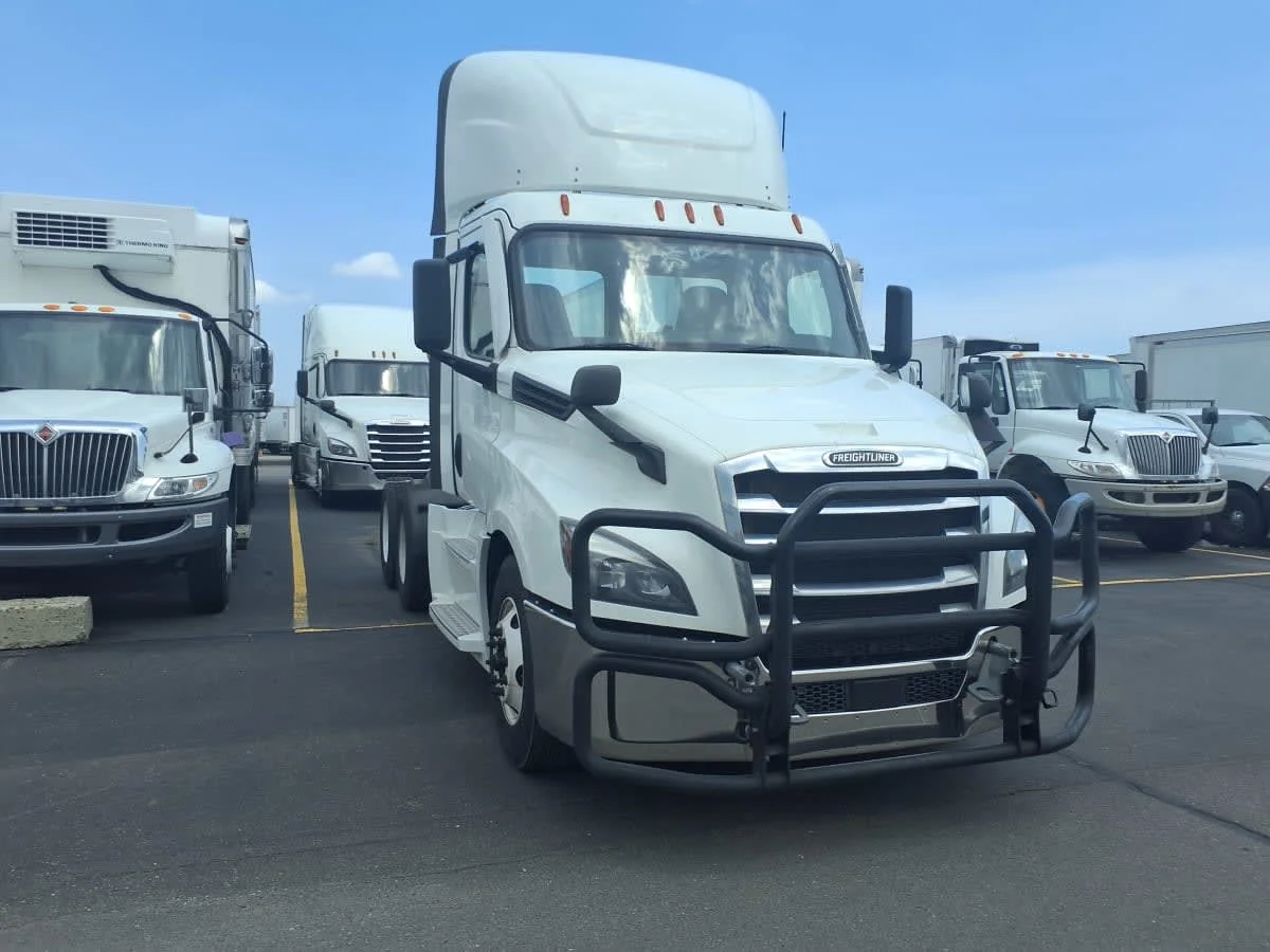 2021 Freightliner Cascadia in Taylor, MI — photo 3