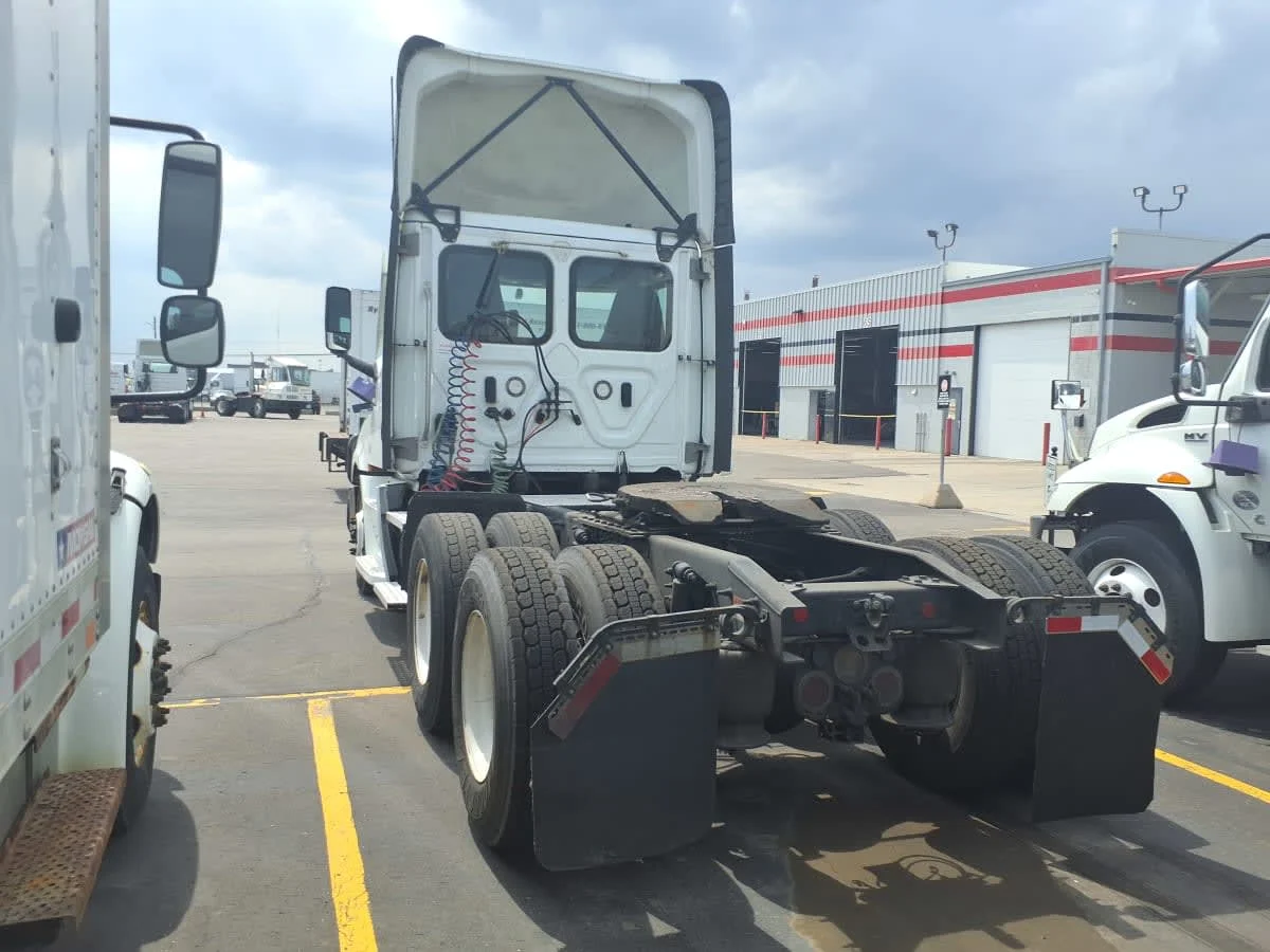 2021 Freightliner Cascadia in Taylor, MI — photo 6