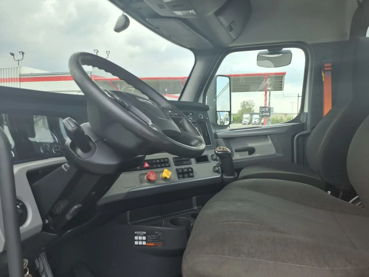 2021 Freightliner Cascadia in Taylor, MI — photo 7
