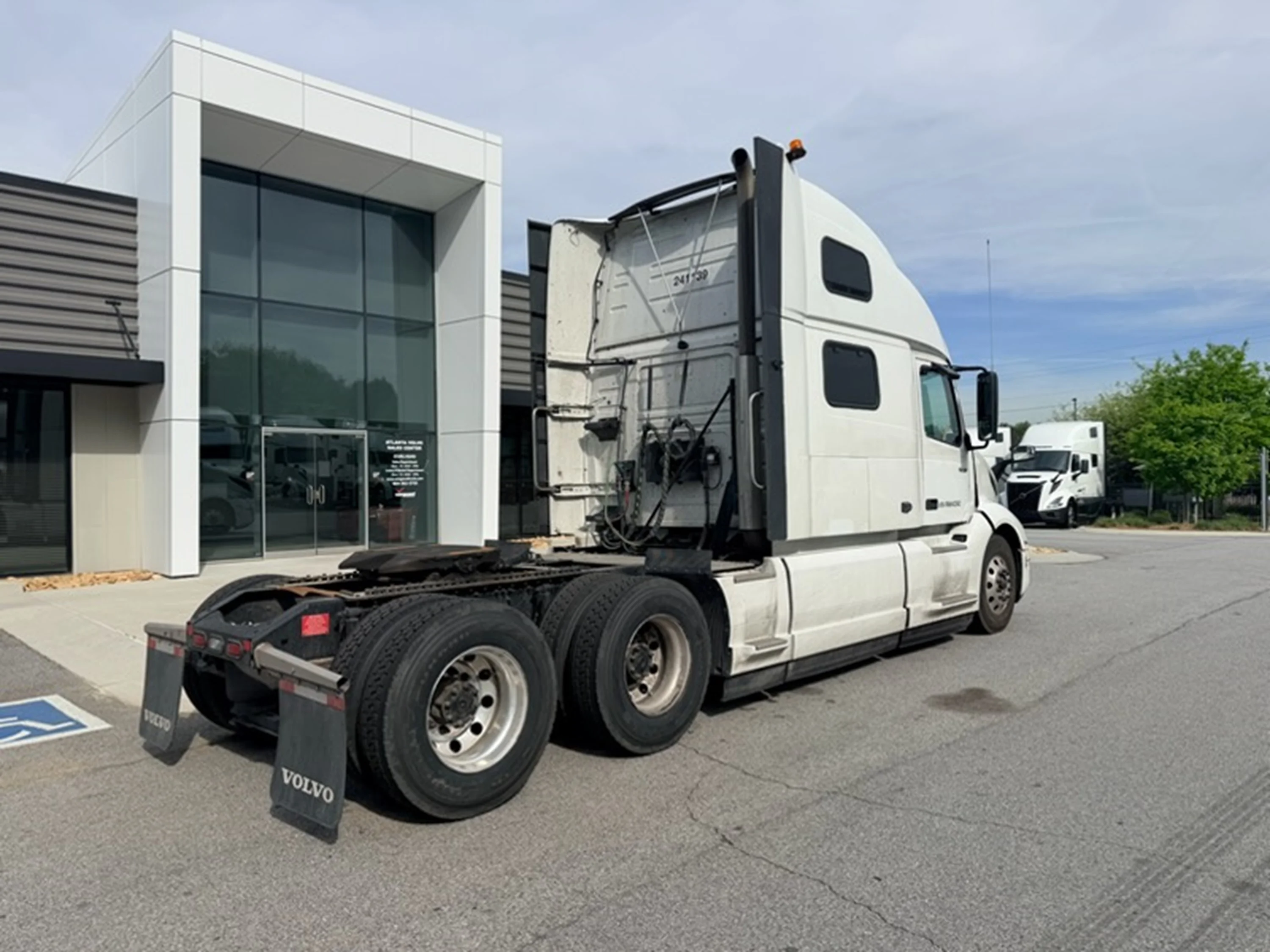 2024 Volvo VNL 860 - image 3