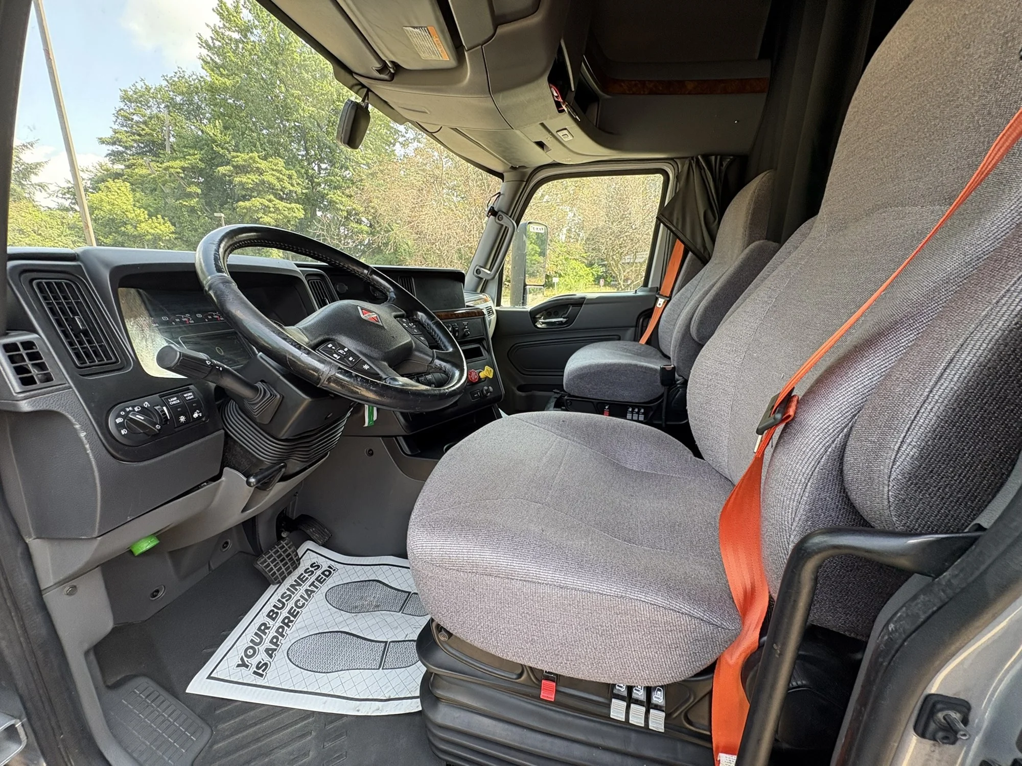 2022 International LT in West Michigan International, MI — photo 15