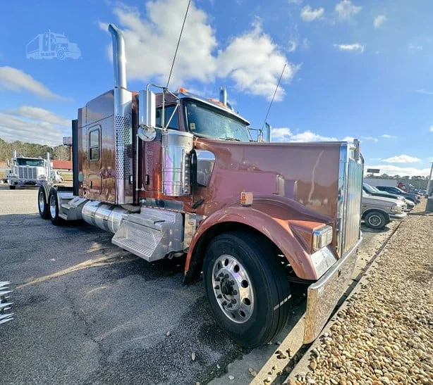 2023 Kenworth W900 in GA — photo 2